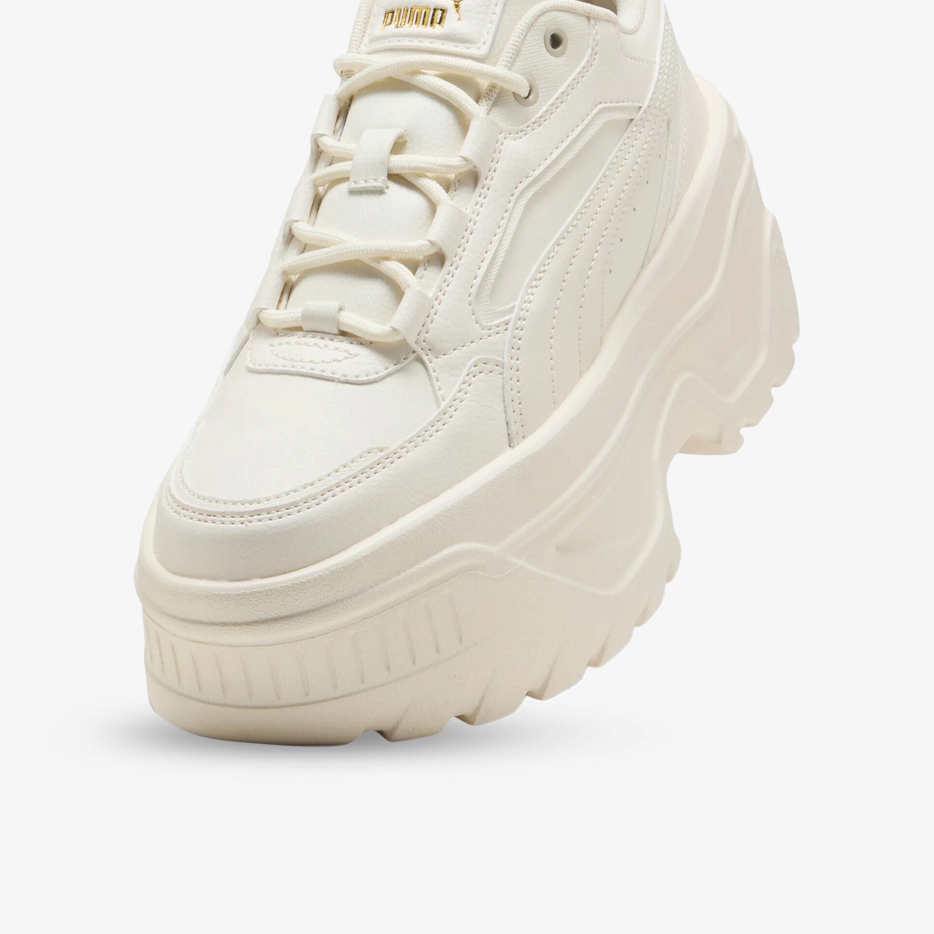 Dicker Sneaker mit stabiler, profilierter Sohle, komfortable Polsterung und sportlich-elegantem Design in hellem Farbton