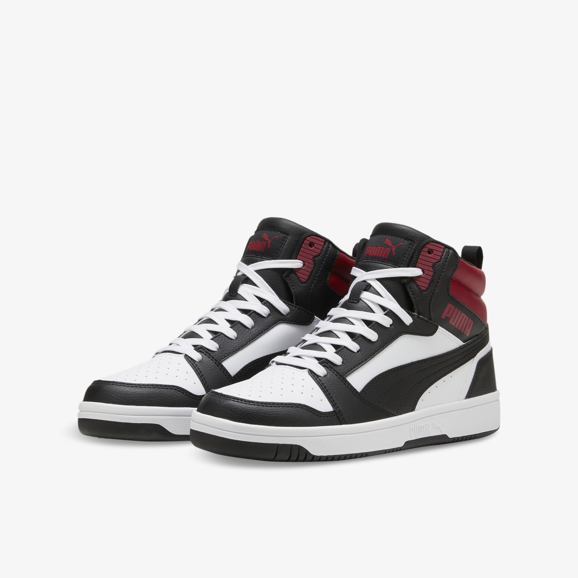 Hoch geschnittener Sneaker in Weiß-Schwarz mit roten Akzenten, bequem und sportlich gestalteter Schuh