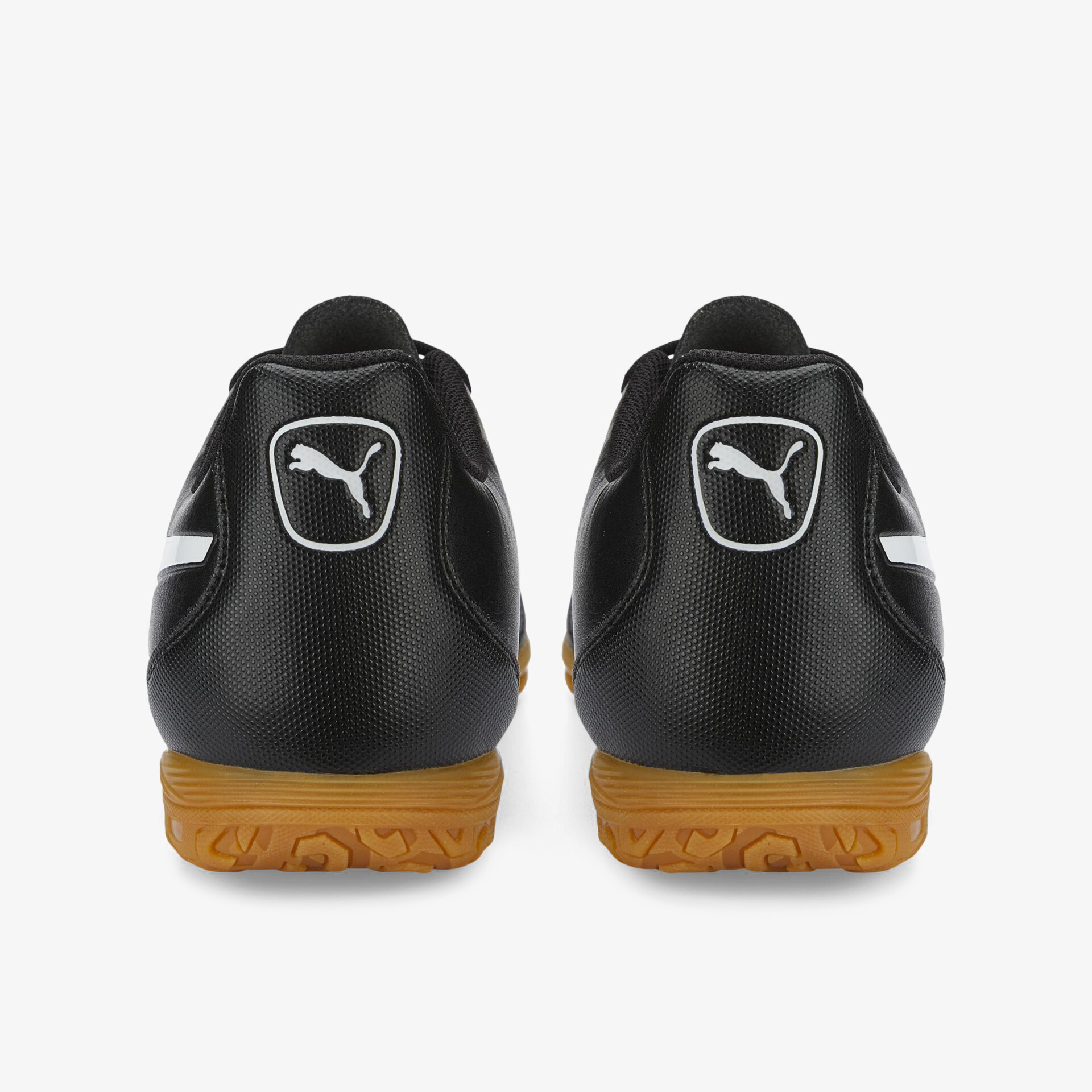 Robuste schwarze Fußballschuhe mit markanter Traktion und komfortabler Passform, ideal für dynamische Bewegungen.