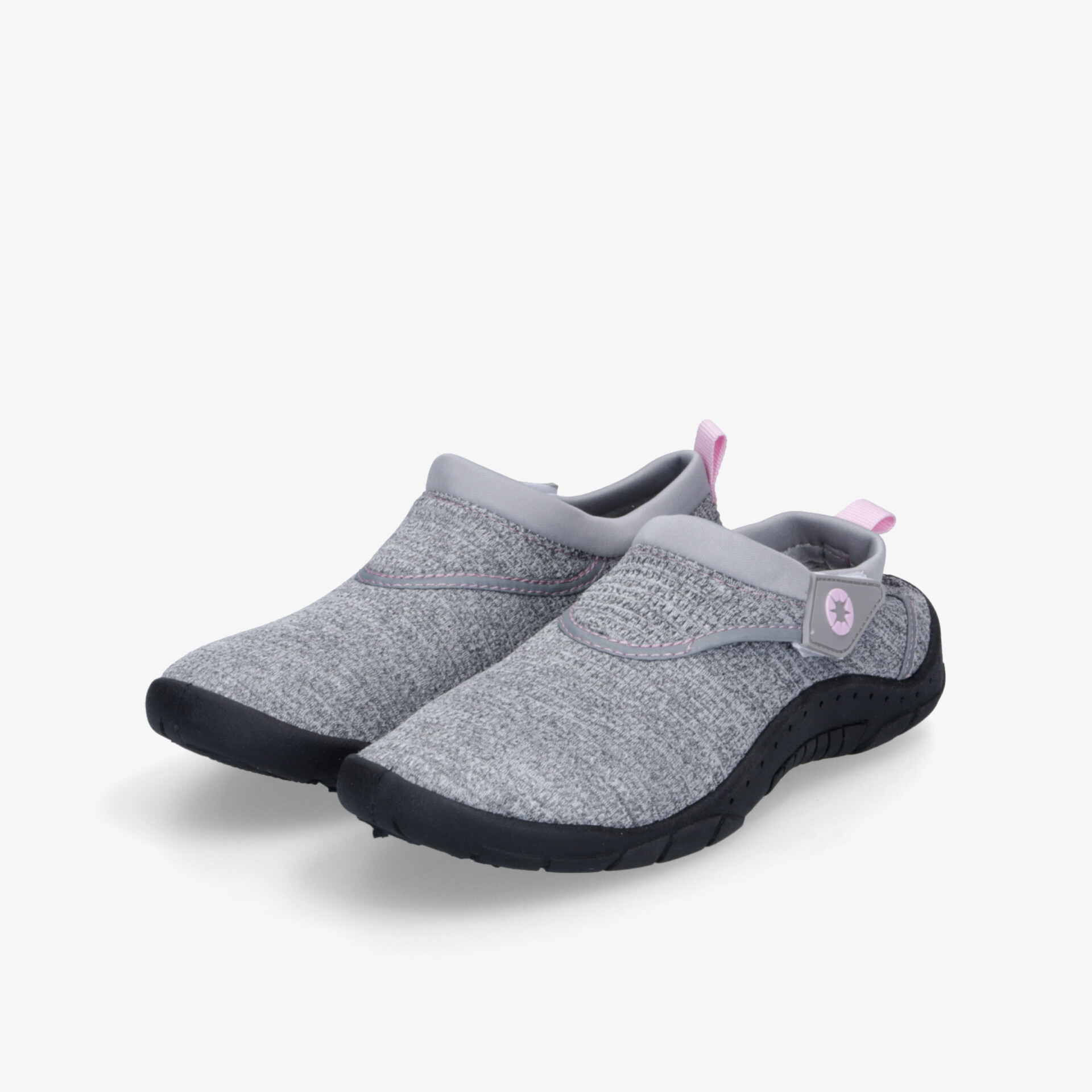 Bequemes Paar grauer Sneaker mit rutschfester Sohle und flexiblem Material für vielseitigen Einsatz