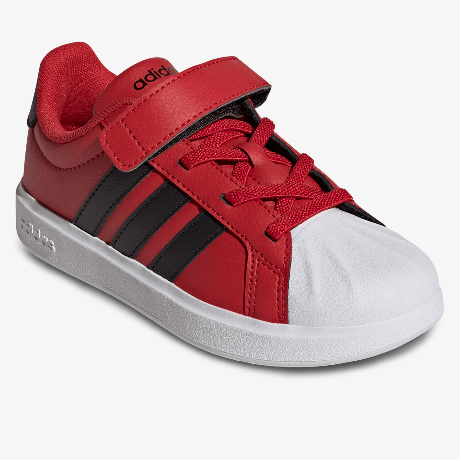 Roter Kindersneaker mit weißer runder Zehenkappe, Klettverschluss und schwarzen Streifen, sportlich und bequem