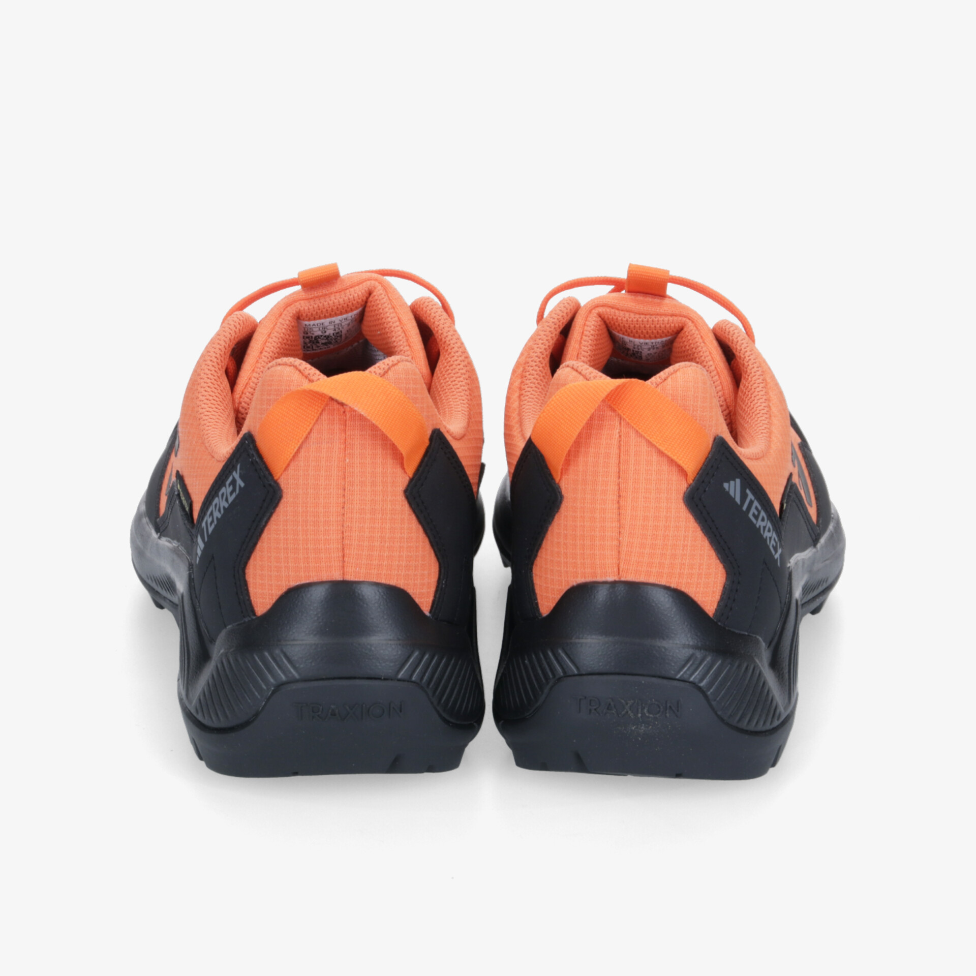 Sportliche Schuhe mit dynamischem Design und strapazierfähiger Sohle für optimalen Tragekomfort.