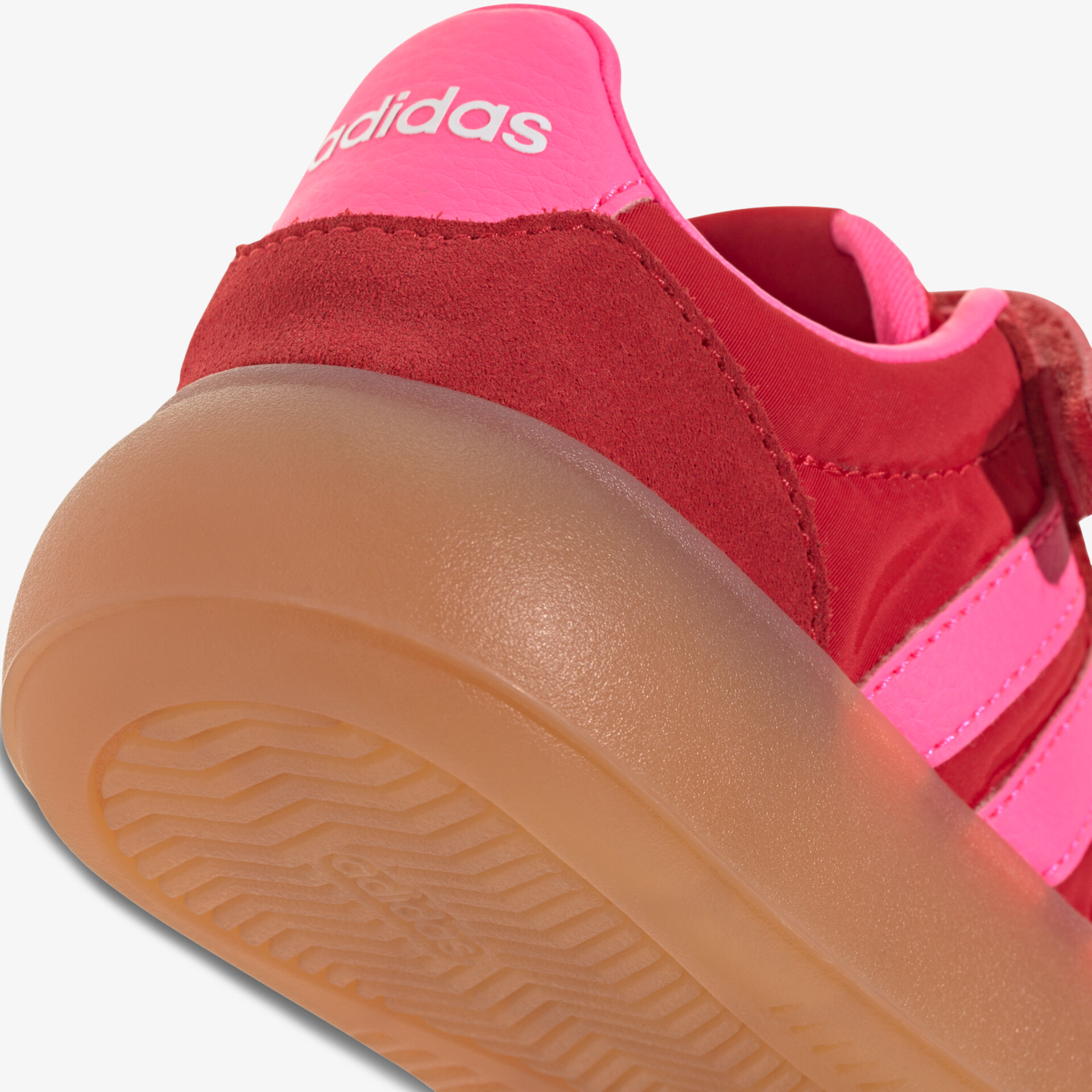 Nahaufnahme der robusten Gummisohle mit leichtem Profil für optimalen Halt und Langlebigkeit