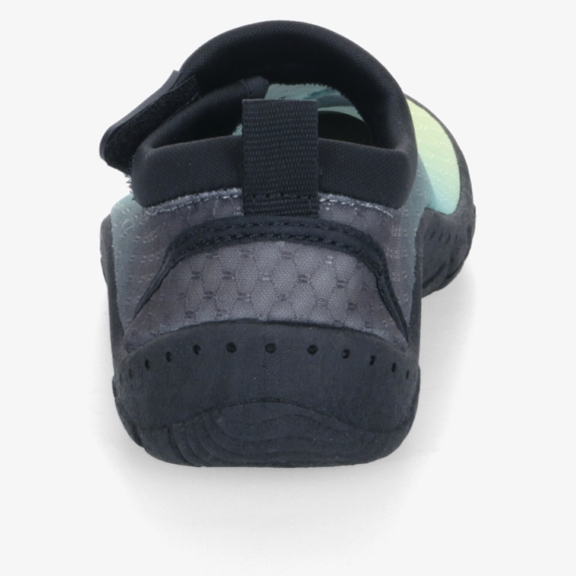 Bequeme und flexible Schuhe mit rutschfester Sohle und sportlichem Design für optimalen Tragekomfort.