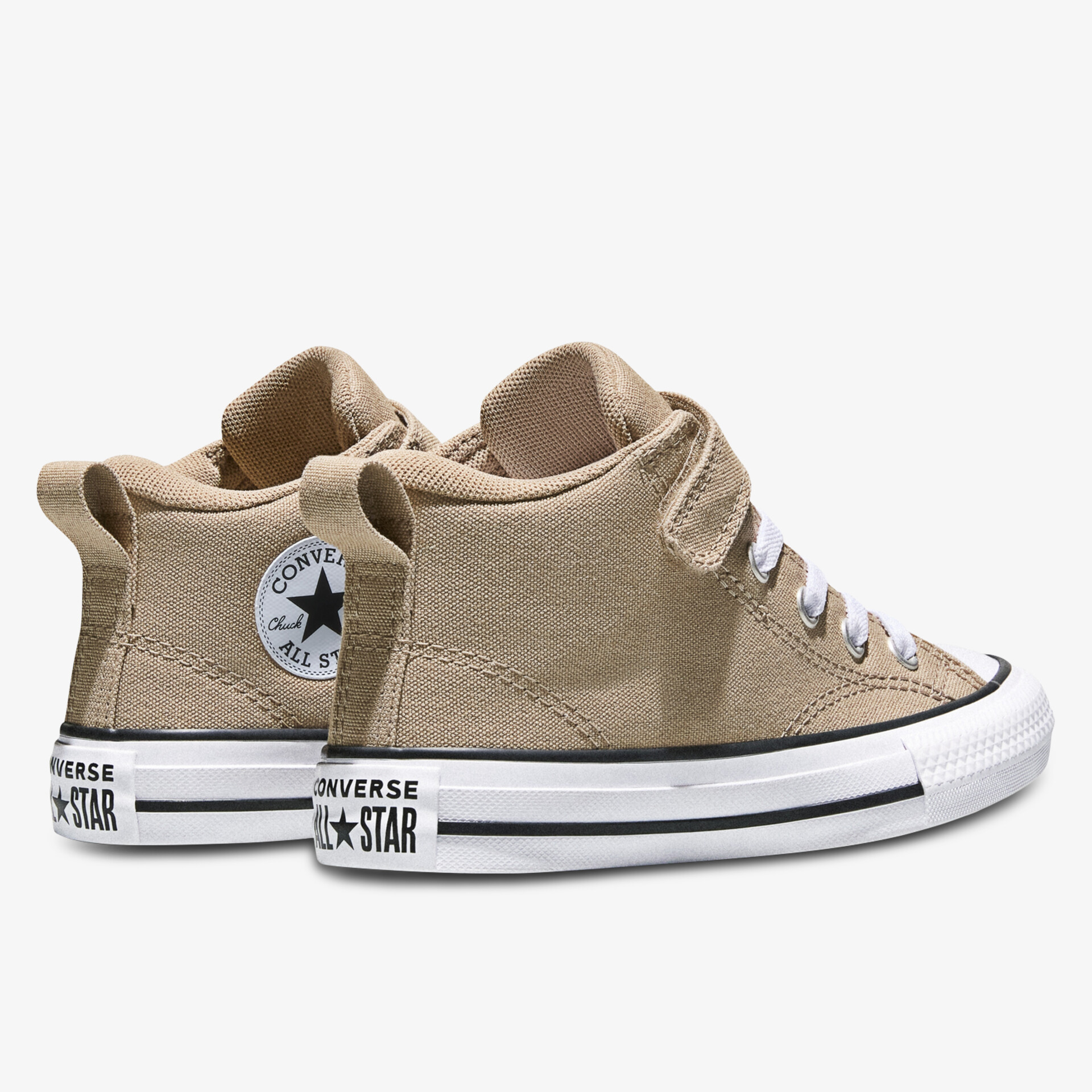 Leichter Canvas-Sneaker mit klassischer Converse-Silhouette und hohem Tragekomfort, Rückansicht sichtbar