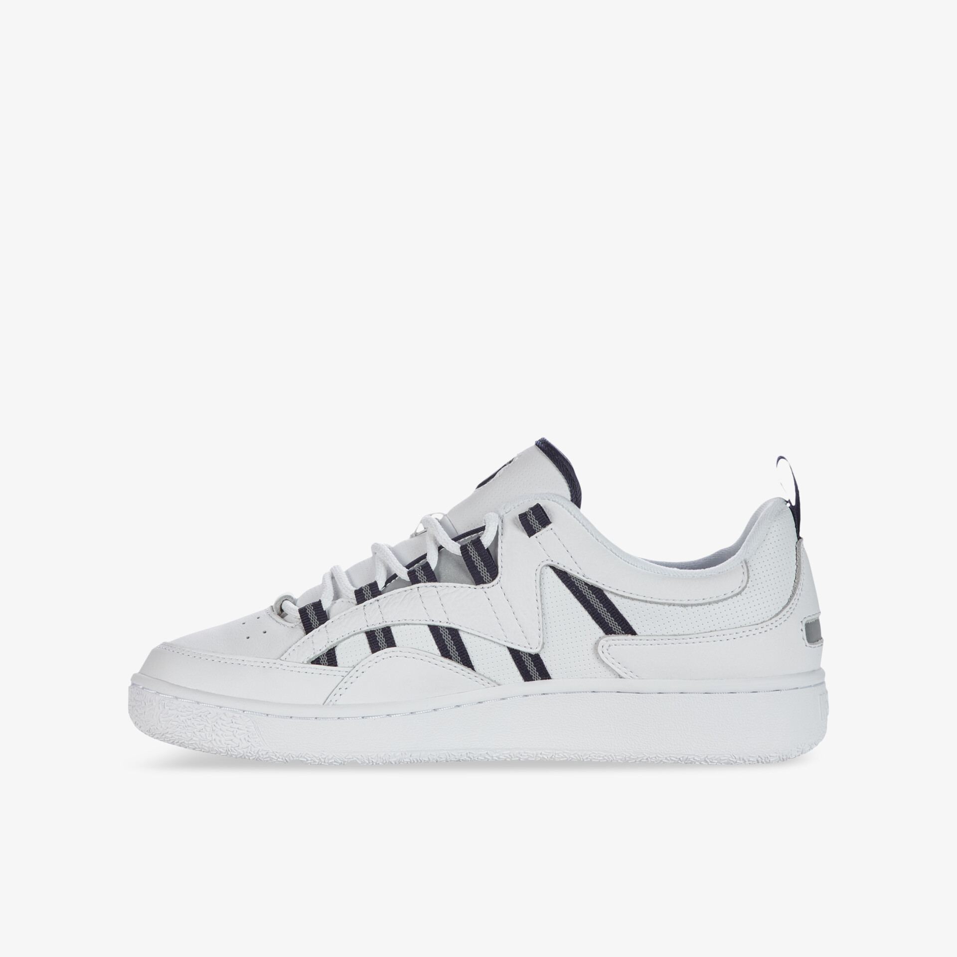 Moderner weißer Sneaker mit schwarzem Streifen-Design, ideal für Stil und Komfort im Alltag.