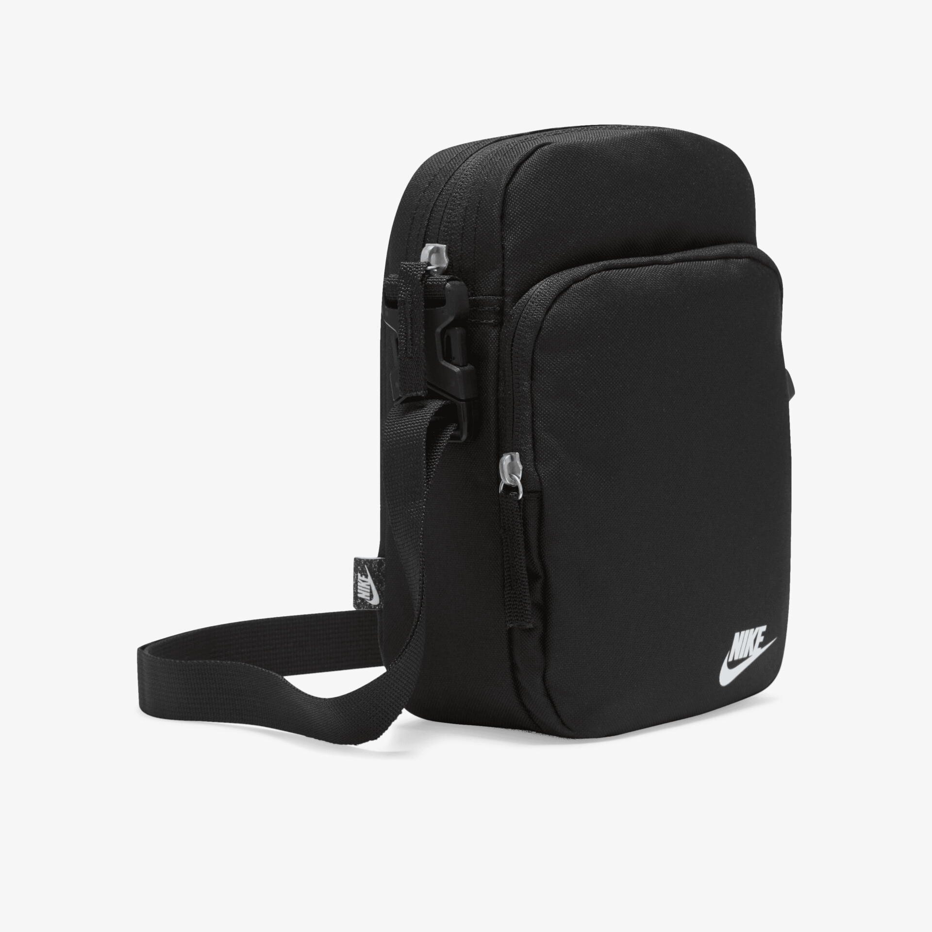 Schwarze Nike Schultertasche kompakt mit Reißverschluss und verstellbarem Gurt, ideal für Alltag und Freizeit