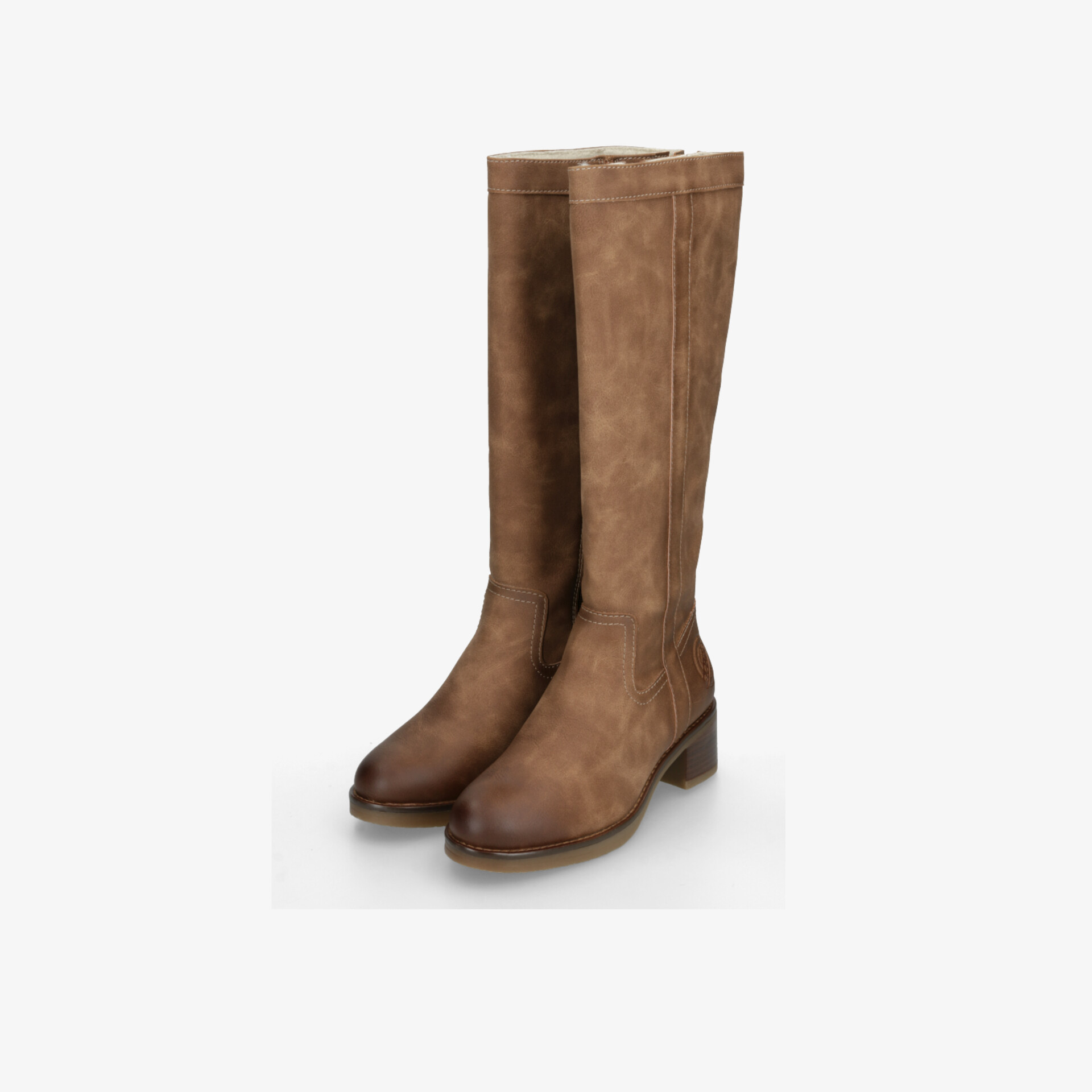 Brown knee-high leather boots with low heel and side zipper, combining comfort and classic style