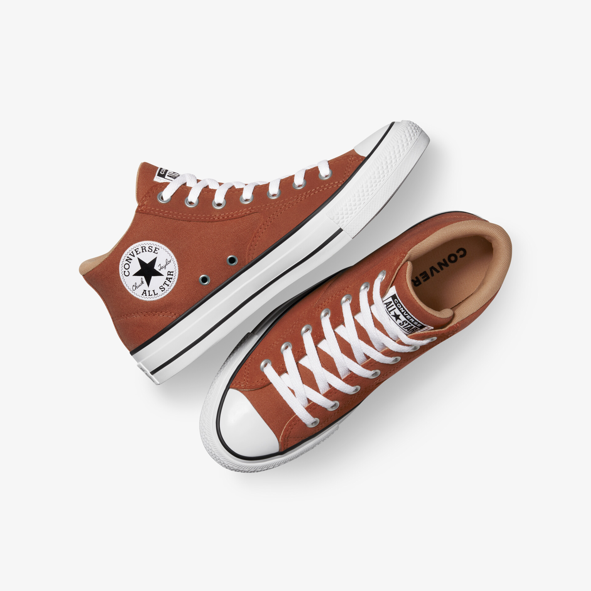 Klassische braune Canvas Sneaker mit hoher Schnürung und robuster Gummisohle, Komfort und Stil vereint