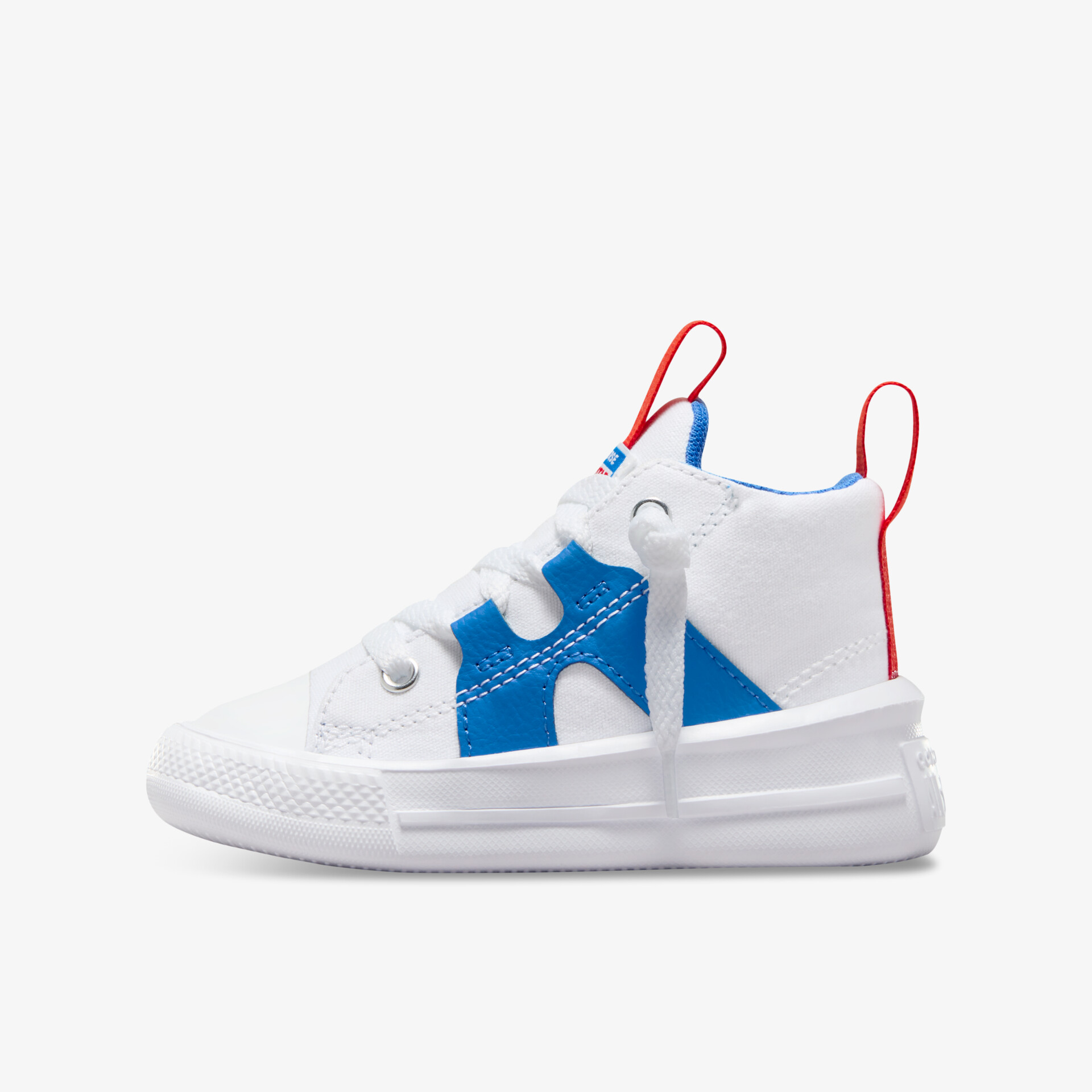 Moderner weißer Sneaker mit blauem Akzent, Velcro Verschluss und strapazierfähiger Sohle, seitliche Ansicht