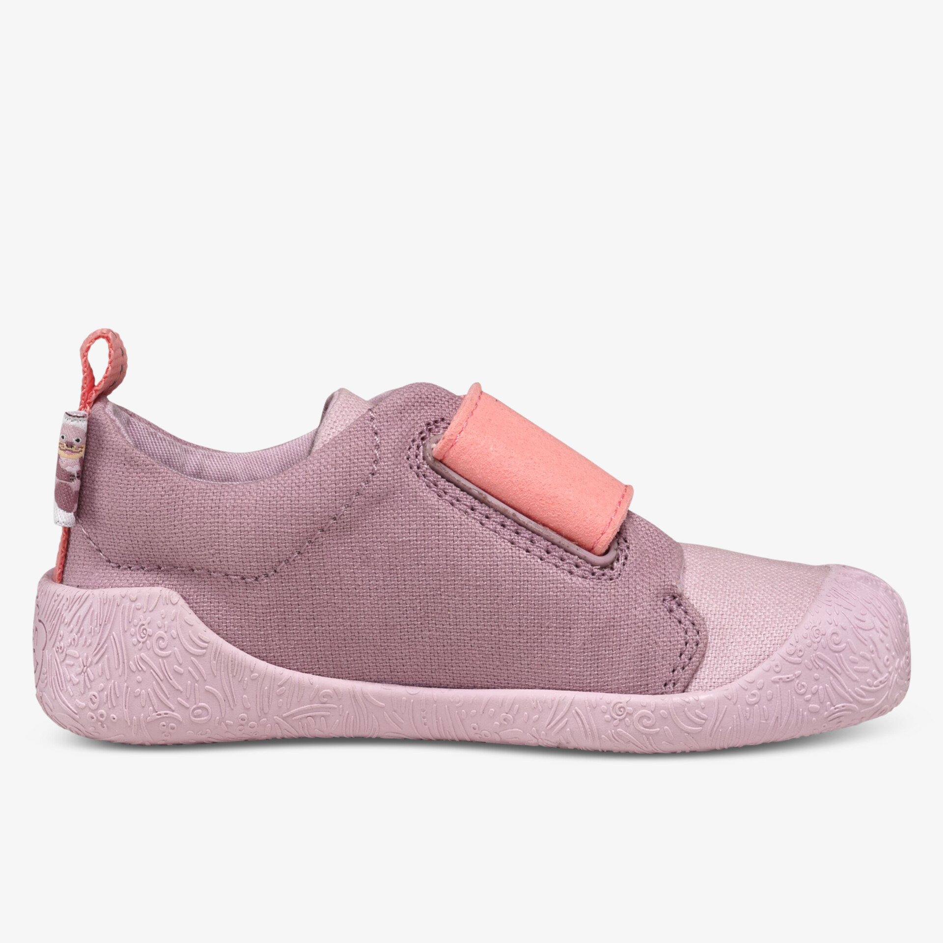 Flexibler und leichter Kinderschuh mit rutschfester Sohle und weichem, bequemem Material für optimalen Tragekomfort