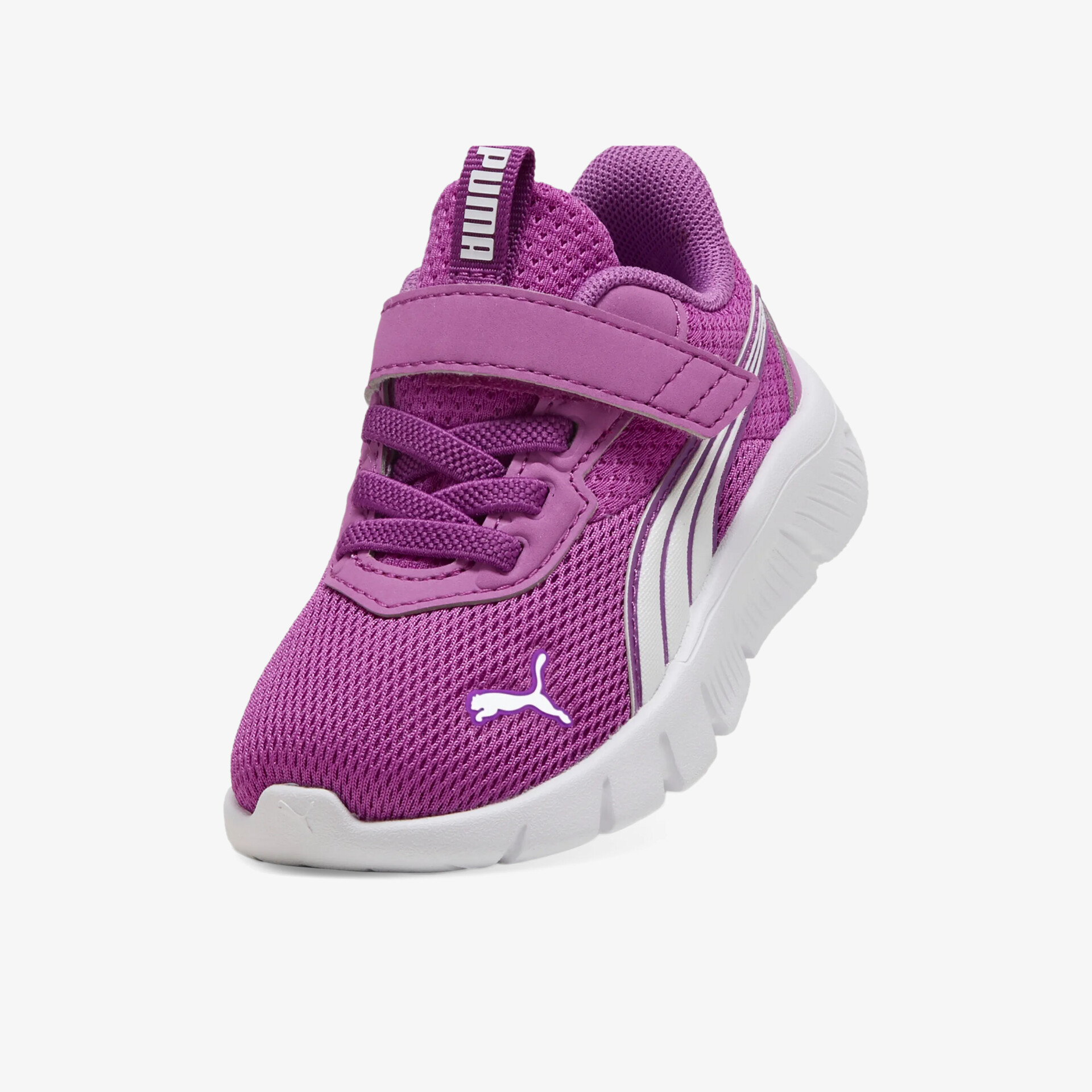 Leichter lila Sportschuh mit flexibler Sohle und praktischem Klettverschluss für optimalen Halt und Komfort