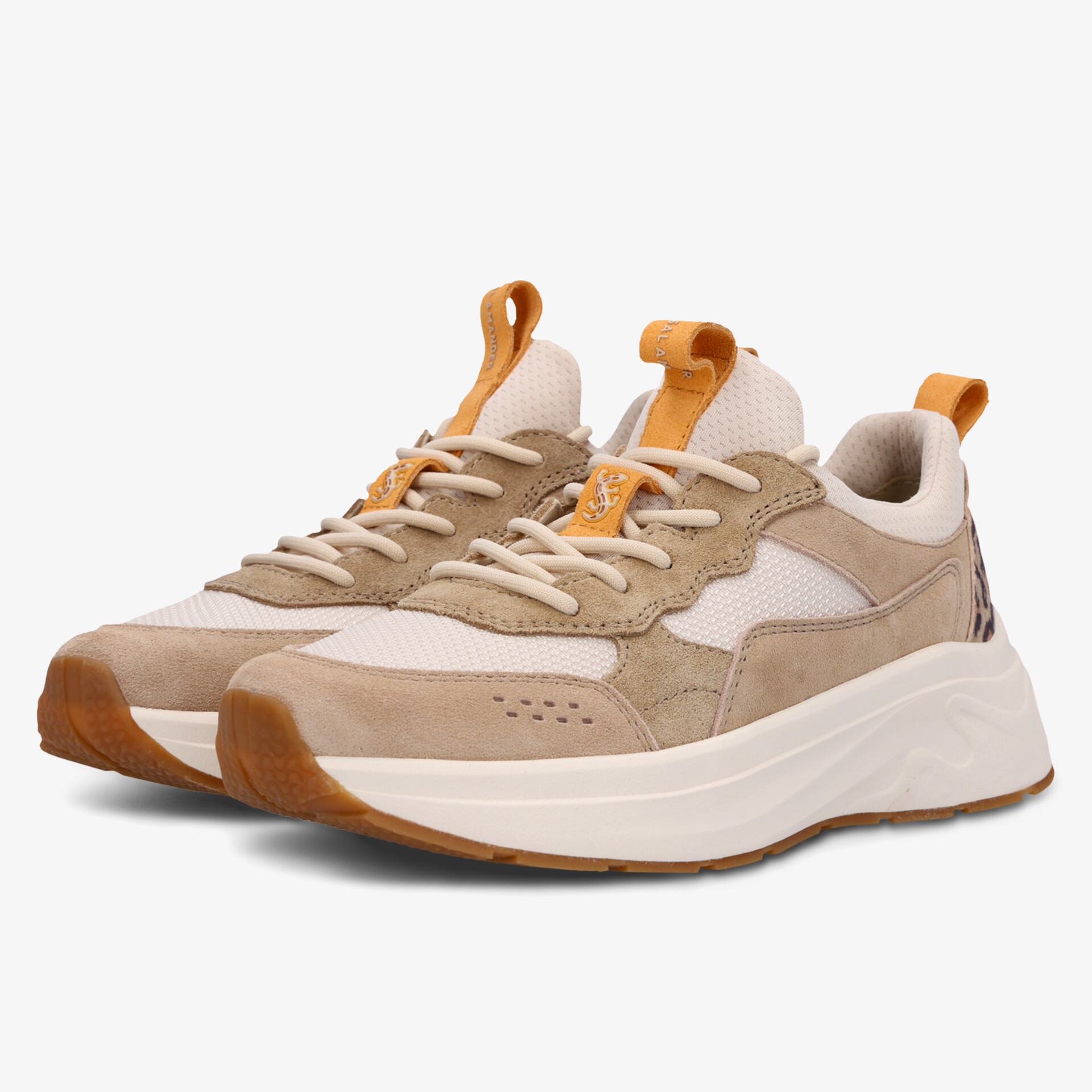 Modische, sportliche Schuhe mit rutschfester Sohle und atmungsaktivem Material für optimalen Komfort.