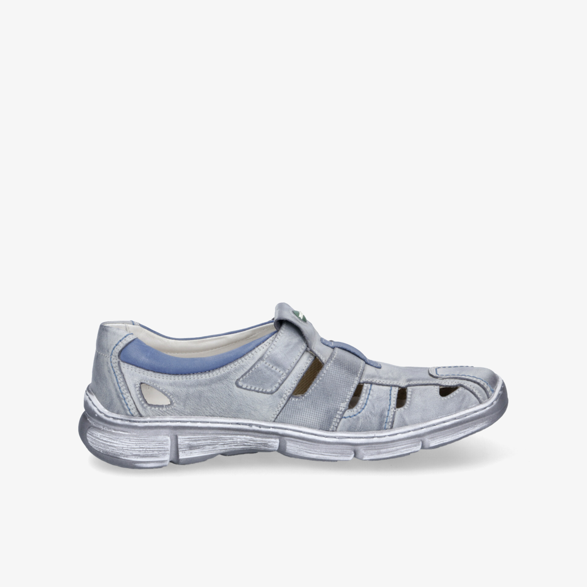 Leichter, atmungsaktiver und bequemer grauer Sandalenschuh mit offener Struktur und rutschfester Sohle seitliche Ansicht