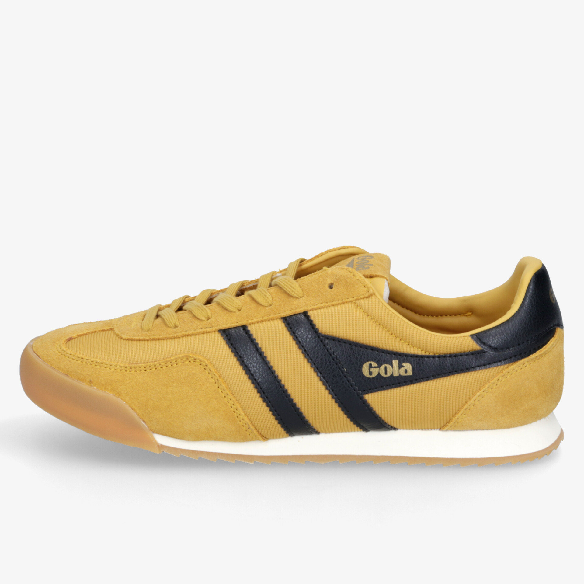 Stylischer gelber Sneaker mit schwarzem Streifendetail, bequeme Passform und rutschfester Sohle seitlich sichtbar
