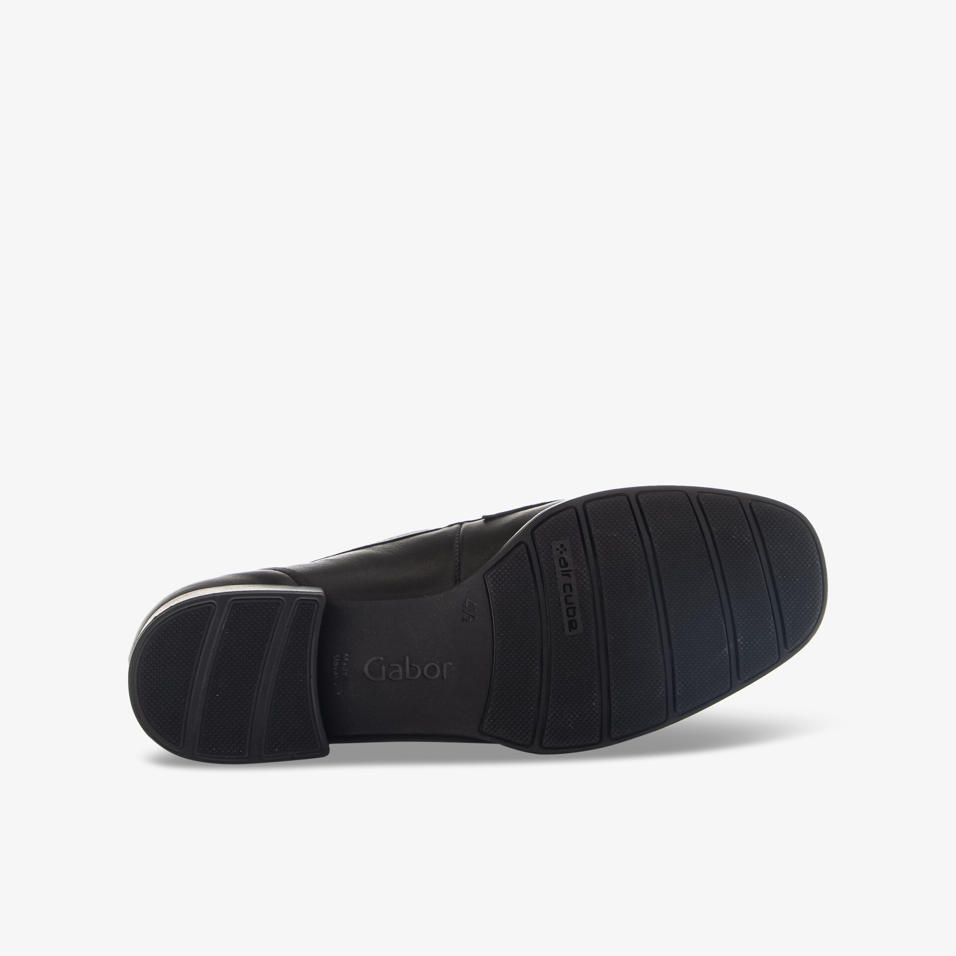 Schwarze Sohle eines eleganten Schuhs mit rutschfestem Profil für optimalen Halt und Komfort.