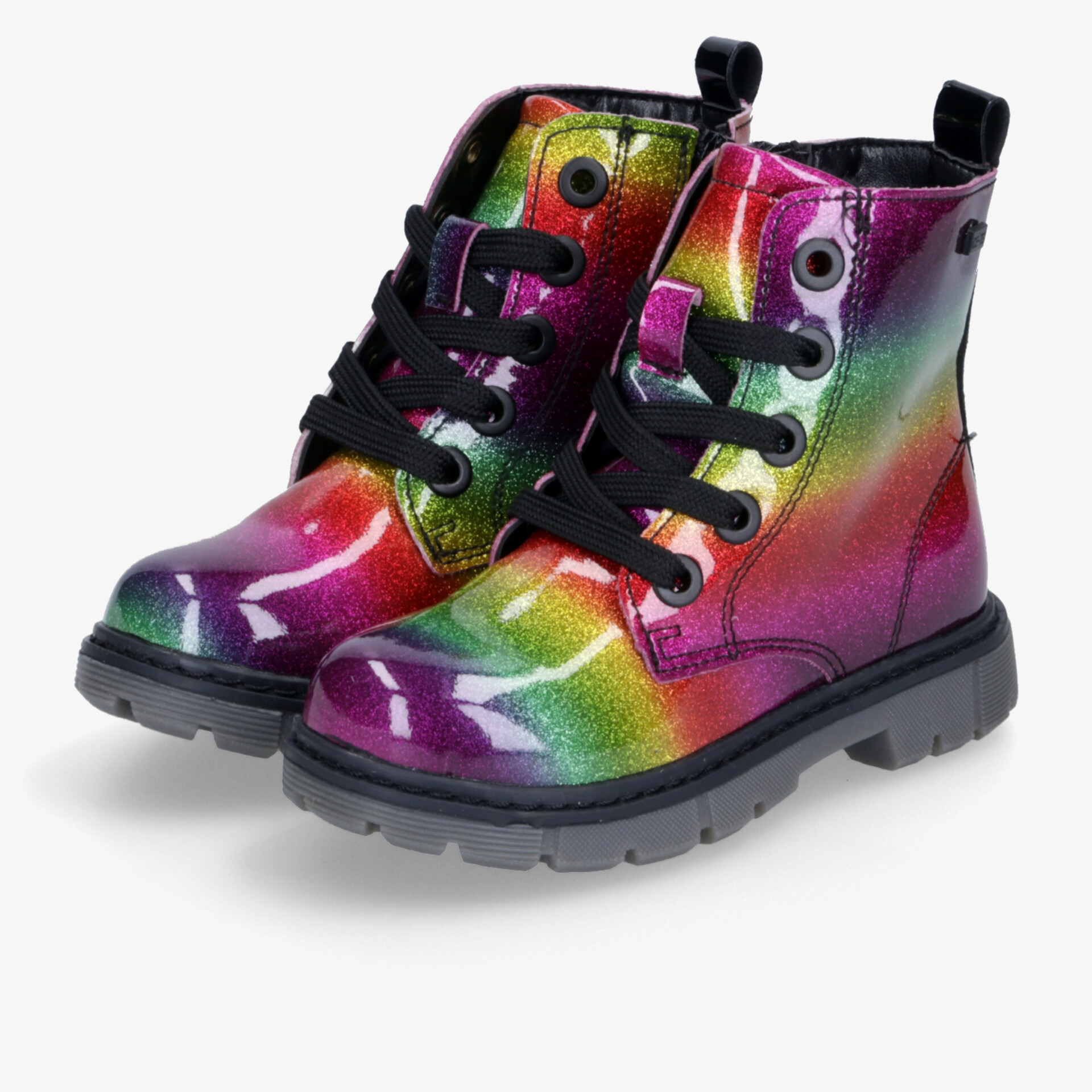 Modische, bunte Regenbogenstiefel im Paar mit robustem Profil und glänzendem Material für stabilen Halt