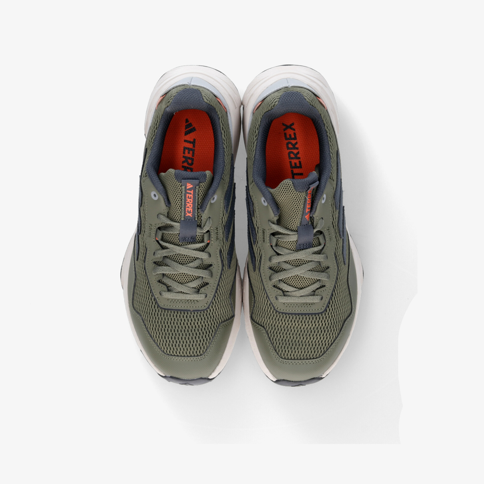 Bequemes und strapazierfähiges Paar Sportschuhe mit atmungsaktivem Material und rutschfester Sohle von oben