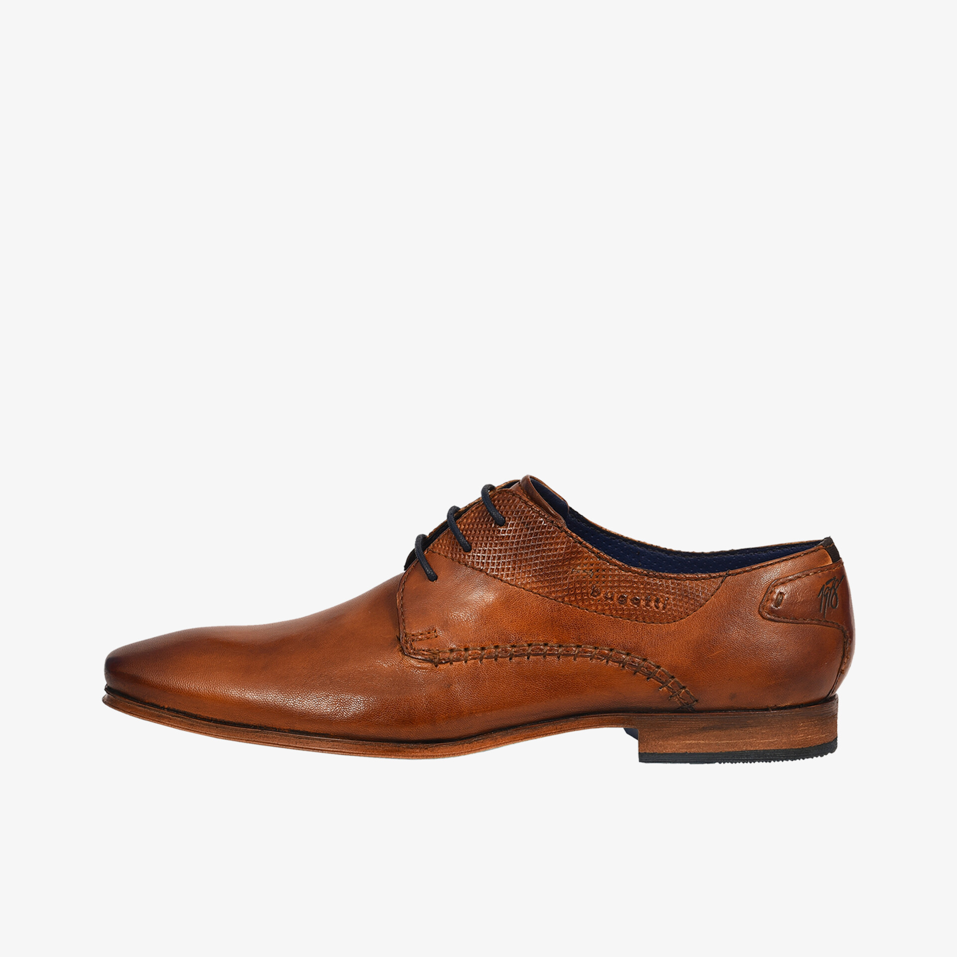 Eleganter brauner Lederschuh mit feinen Nähten, ideal für Business und formelle Anlässe.