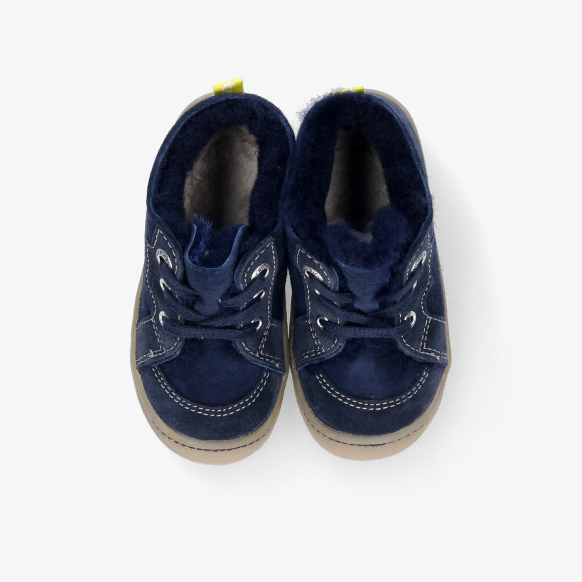 Warme dunkelblaue Winterschuhe mit robusten Schnürsenkeln und rutschfester Sohle im Paar