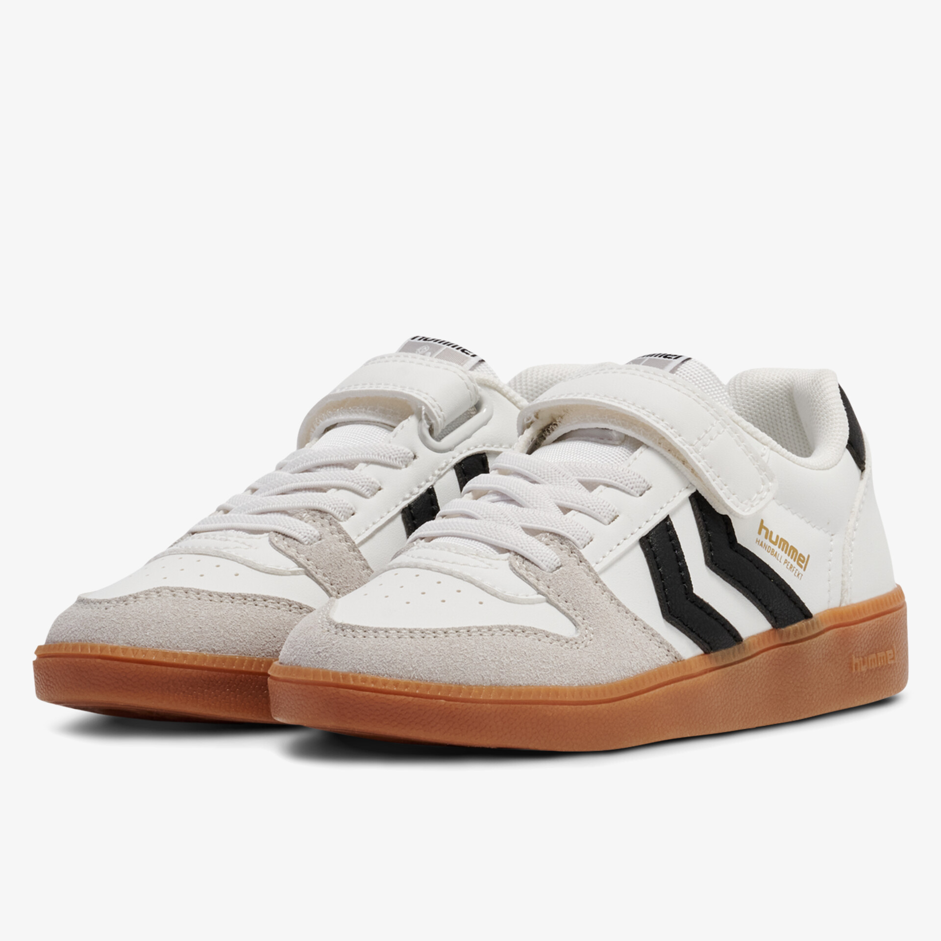 Stilvoller Sportschuh mit Klettverschluss und markanten Streifen für optimalen Halt und Komfort.