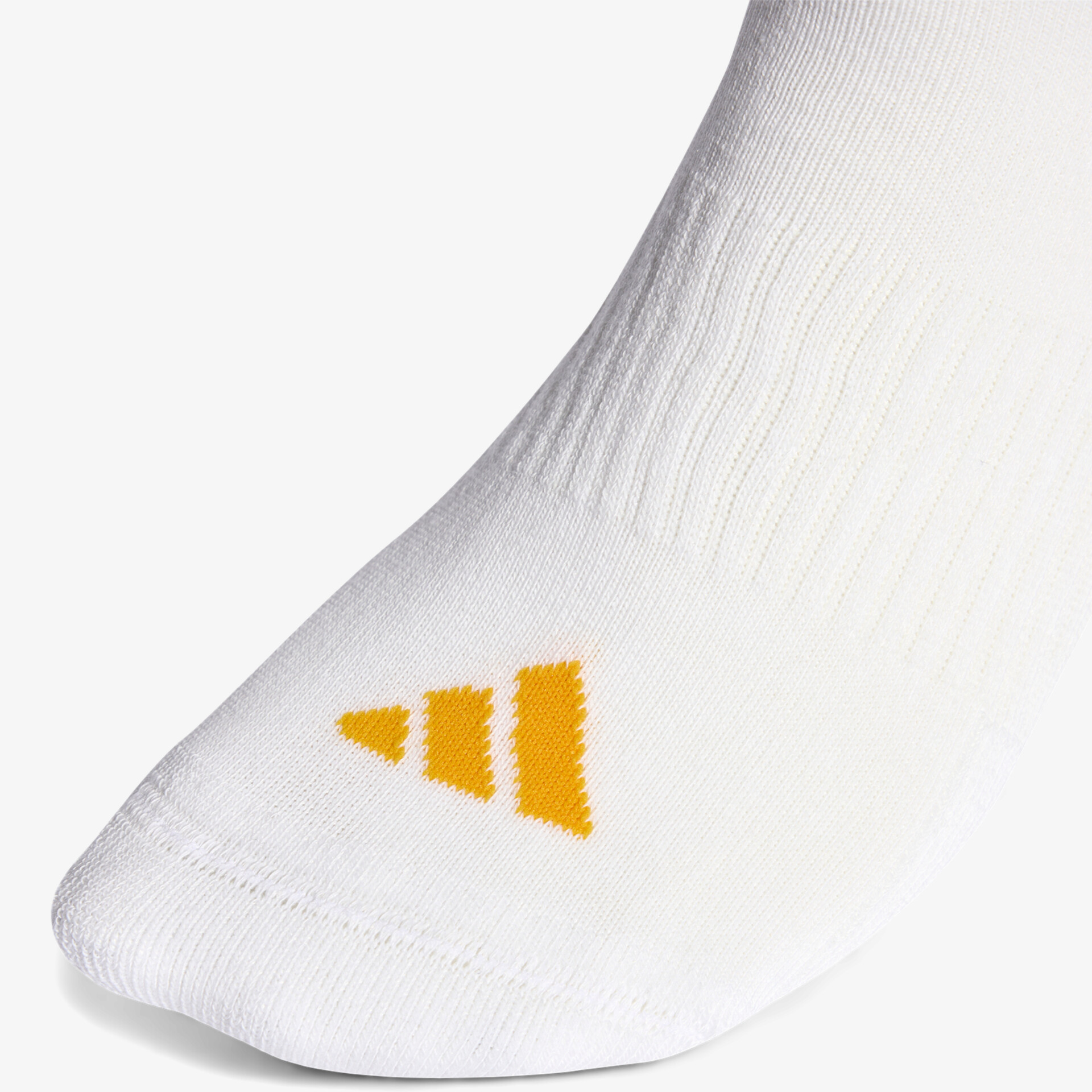 Nahaufnahme einer weißen Socke mit weichem Material und bequemer Passform für hohen Tragekomfort