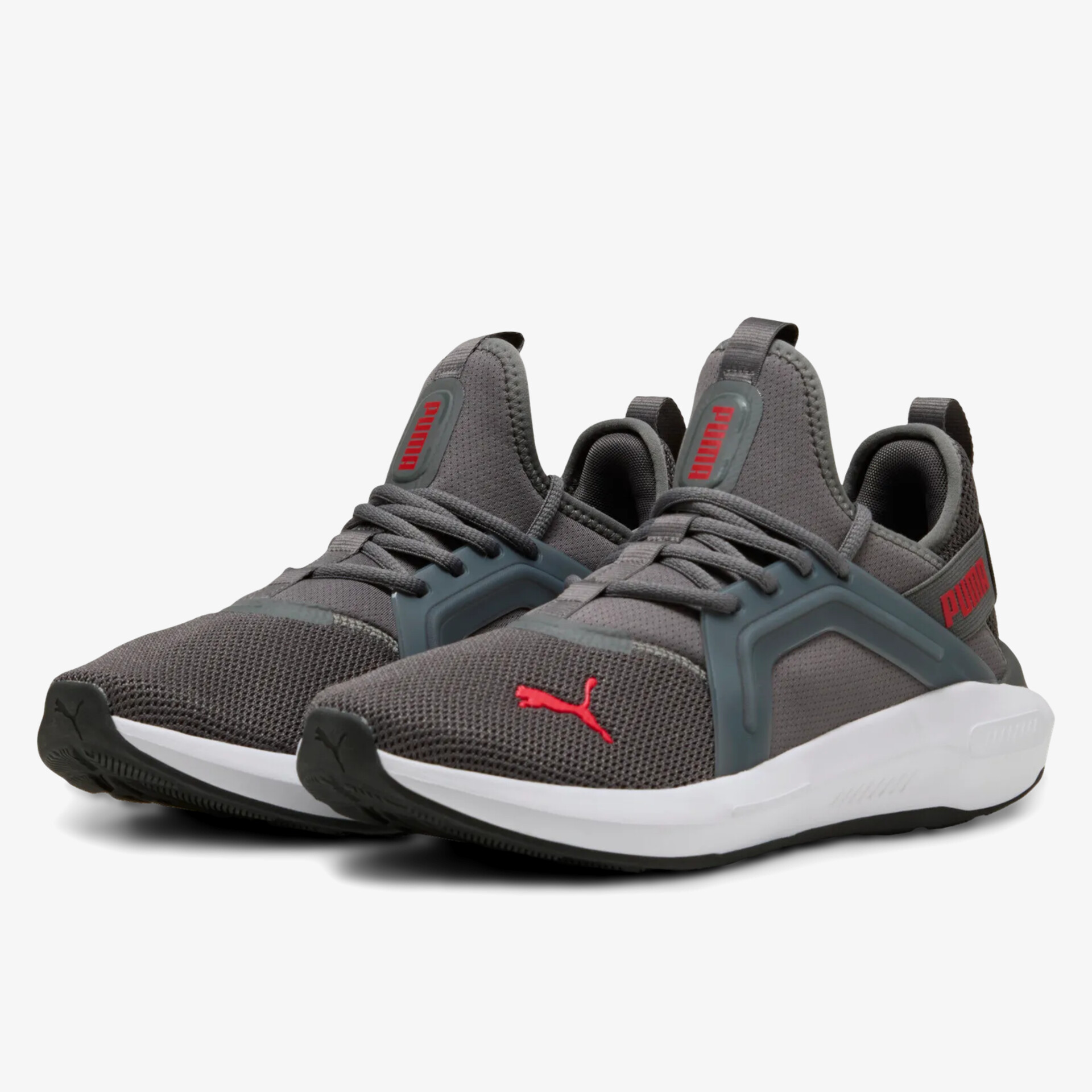 Moderne leichte Sportschuhe mit atmungsaktivem Material und komfortabler Passform, ideal für aktive Nutzung