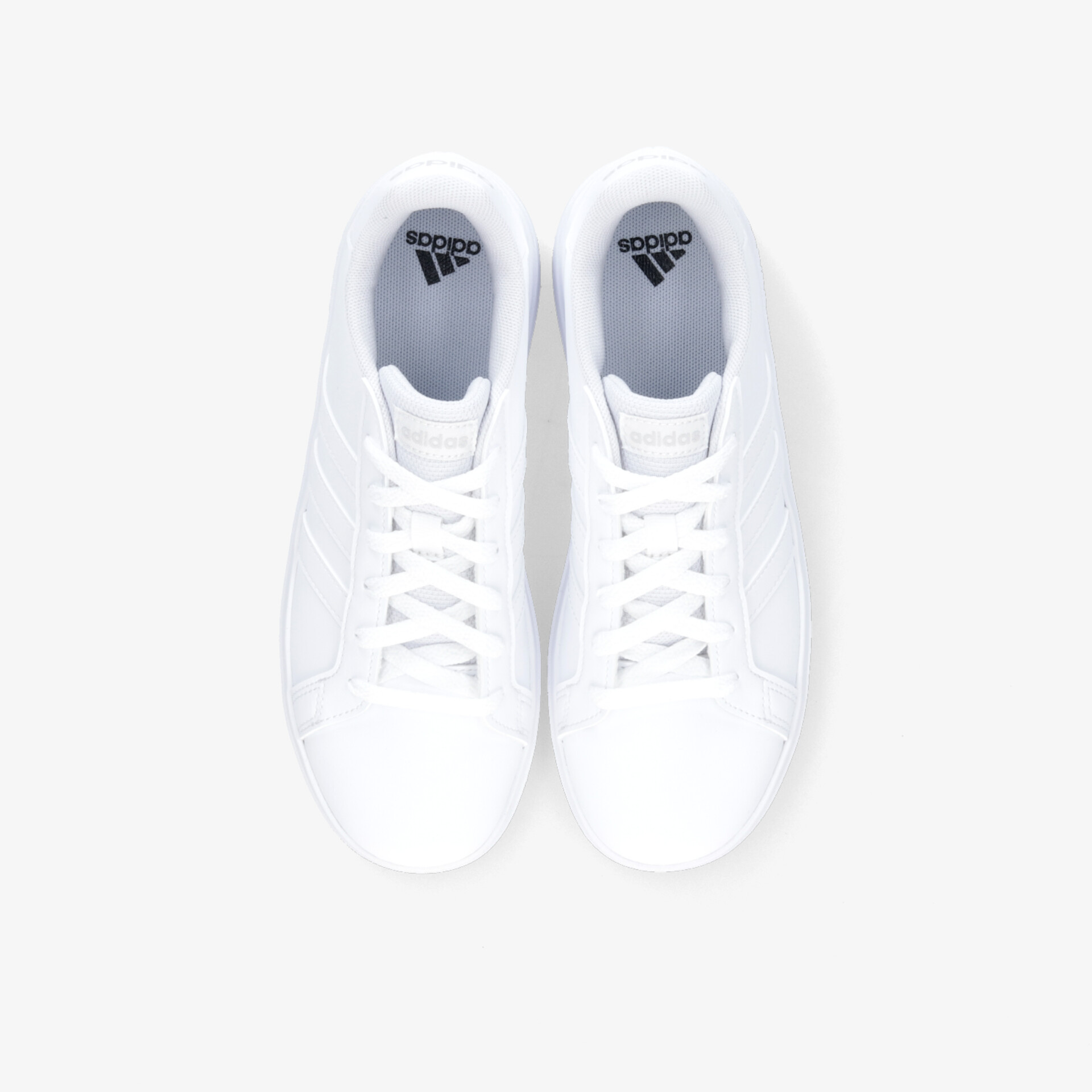 Weißes Sneaker-Paar in Draufsicht mit klassischer Schnürung und sportivem, bequemem Design