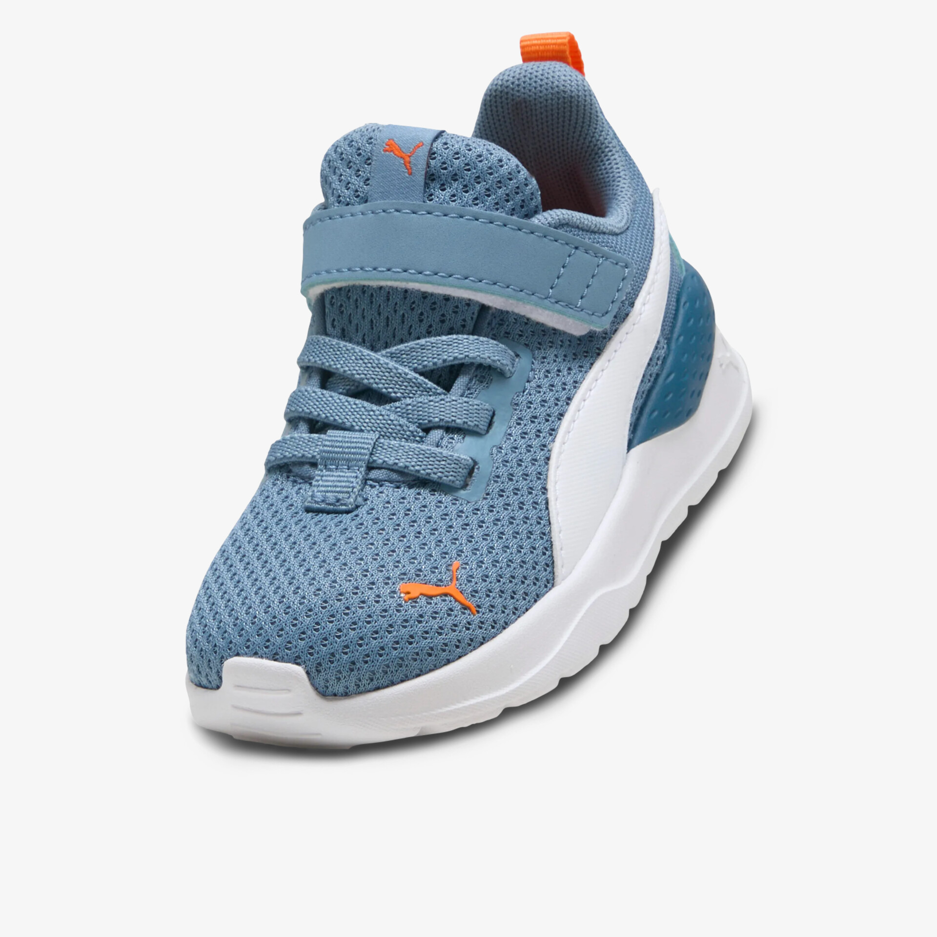 Leichter atmungsaktiver Sneaker mit sportlichem Design und bequemer Passform für den Alltag