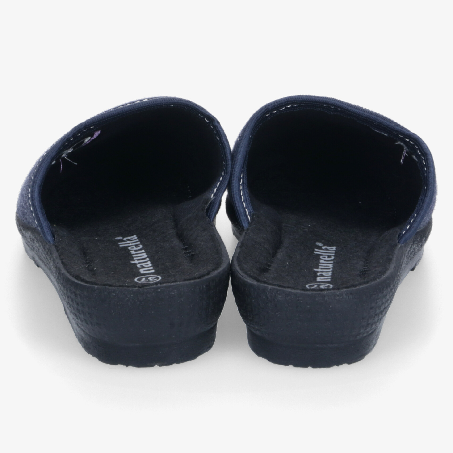 Bequeme Hausschuhe mit weichem Innenfutter und rutschfester Sohle, Rückansicht zeigt die stabile Form