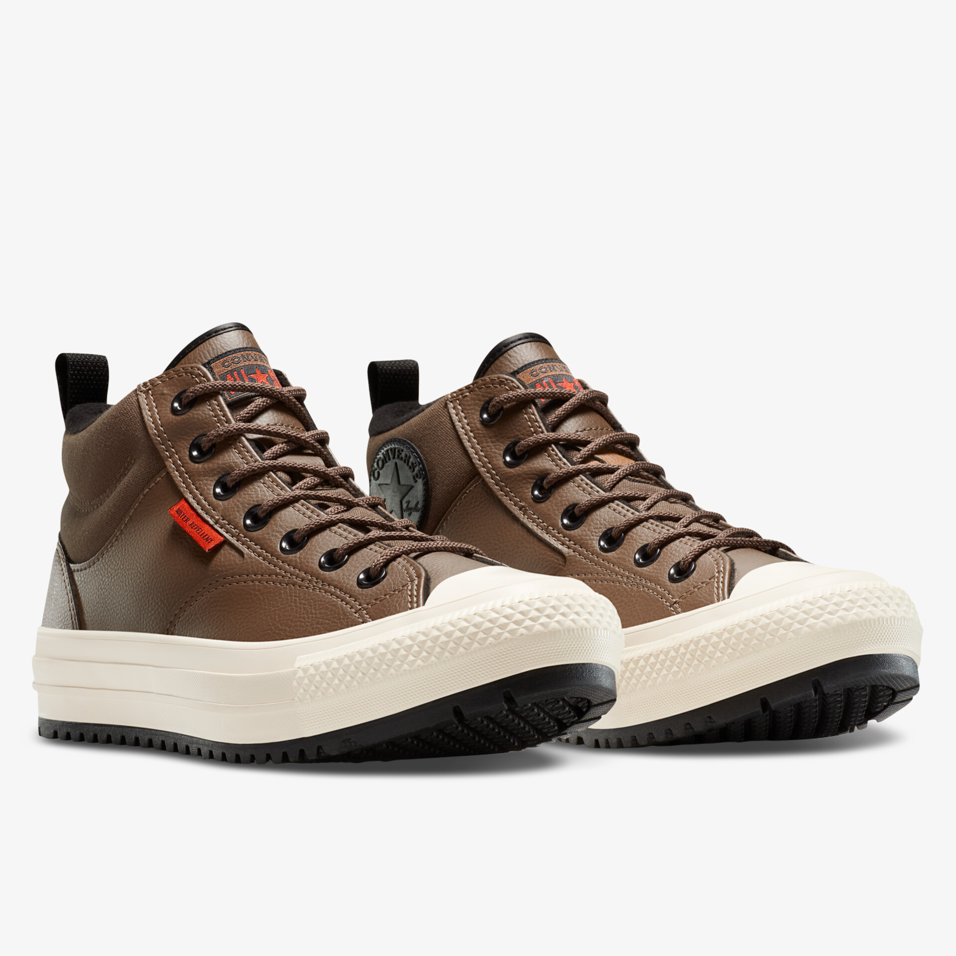 Robuste braune Schnürschuhe mit komfortabler Sohle und modischem Design, ideal für vielseitige Outfits