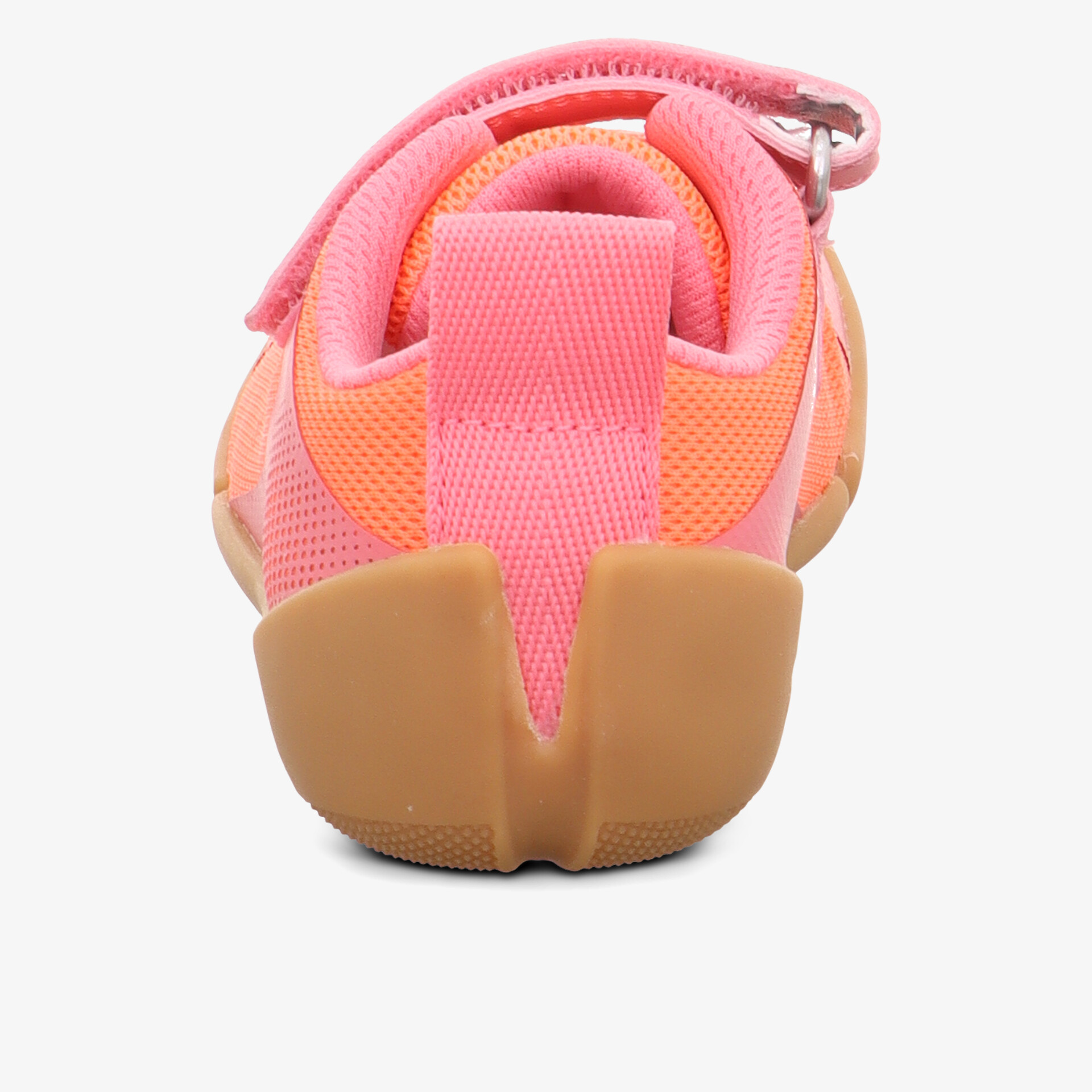 Rückansicht eines leichten Schuhs mit flexiblem Sohlenprofil und atmungsaktivem Material