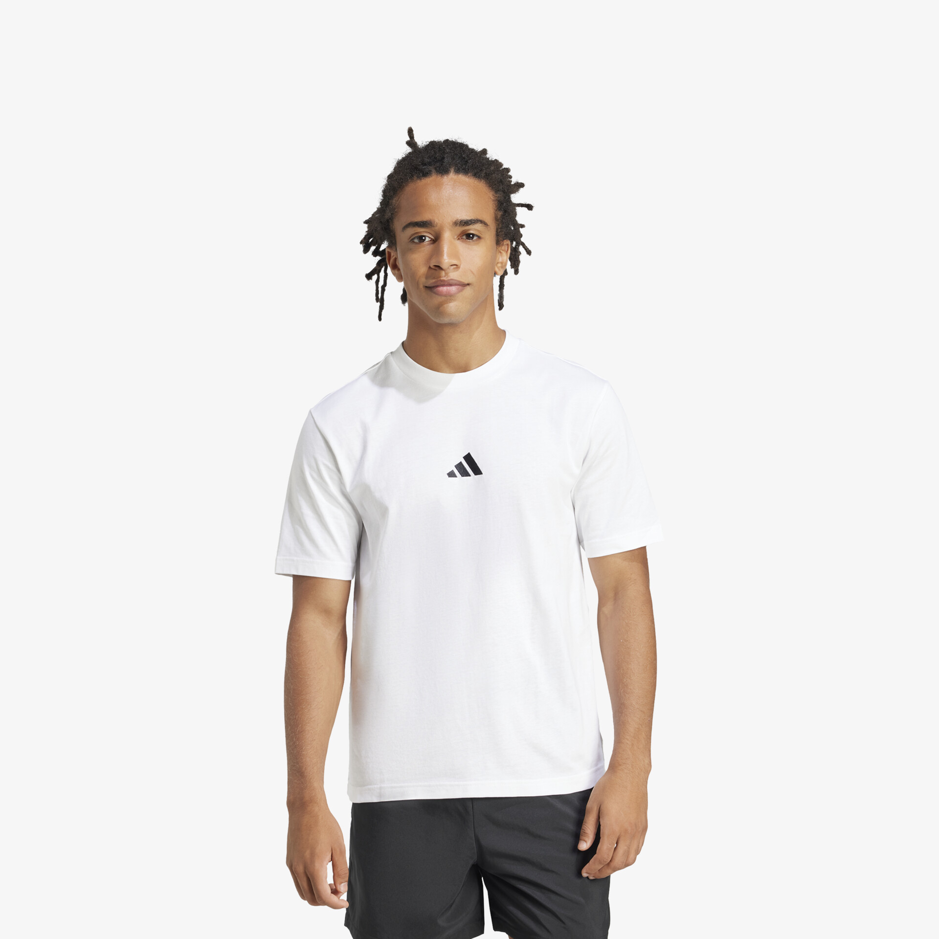 Weißes atmungsaktives Sportshirt mit kurzem Arm und bequemem, modernem Design, vorne getragen