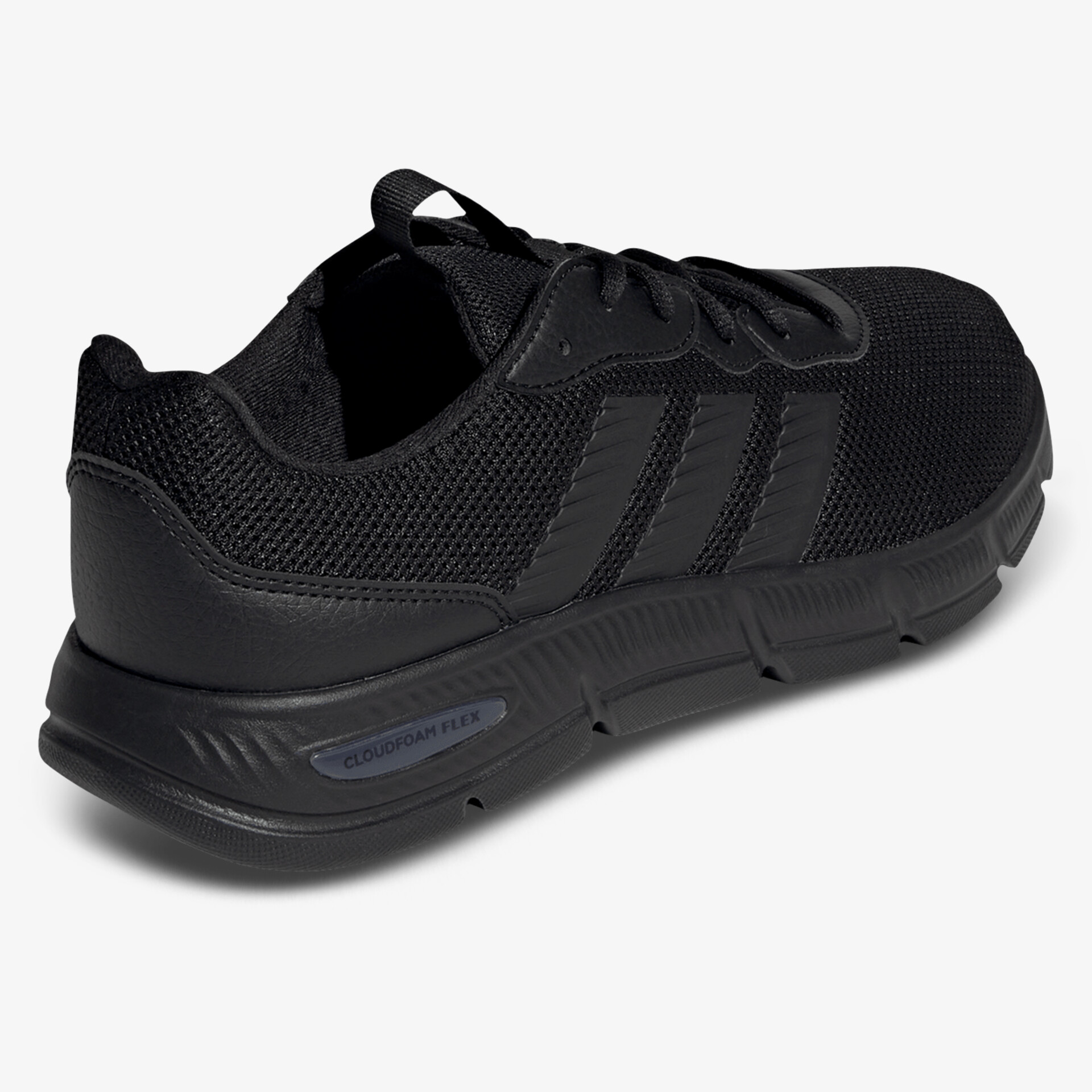 Schwarzer leichter Sportschuh mit atmungsaktivem Obermaterial und stabiler Sohle seitlich dargestellt