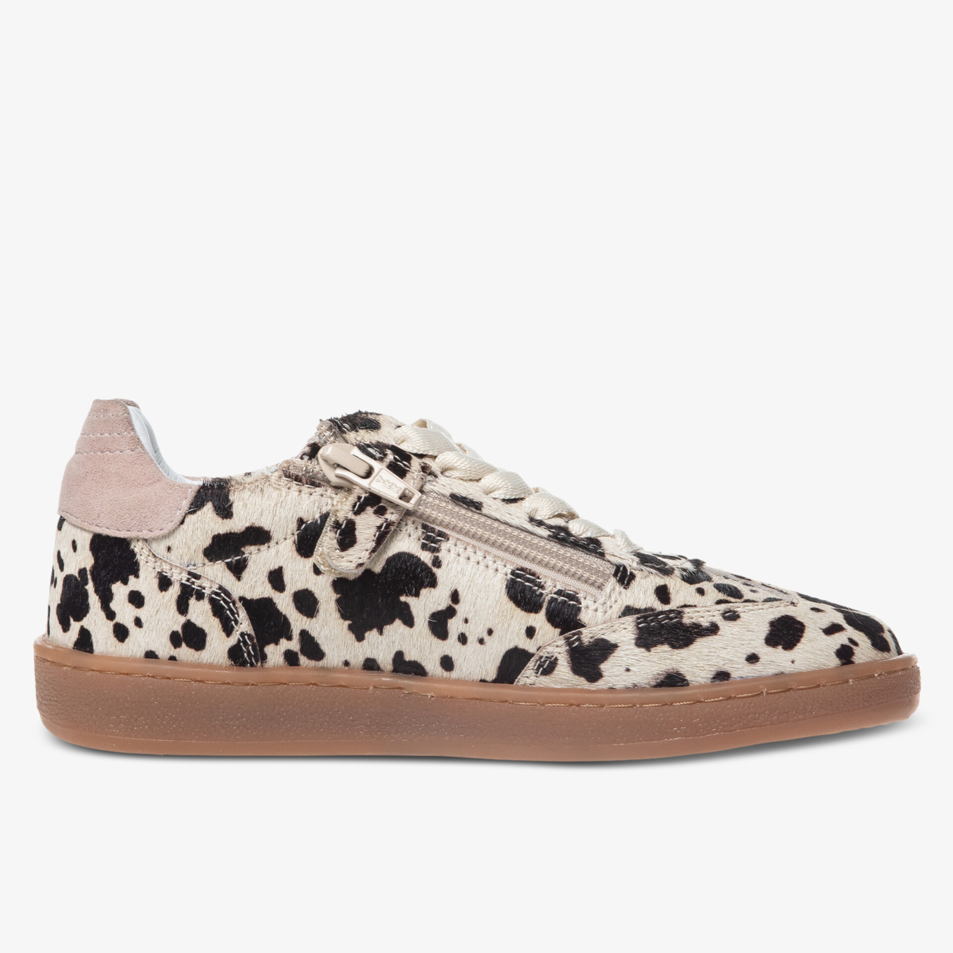 Stylischer Sneaker mit tierischem Muster und robuster Sohle für trendigen Look.