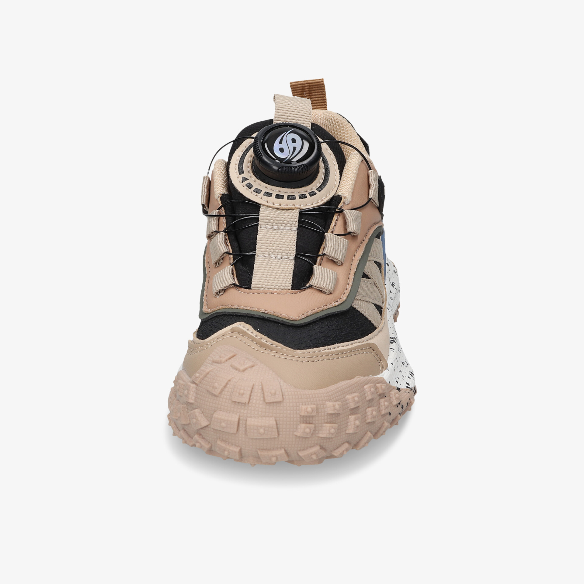 Robuster Schuh mit präziser Schnürung, strapazierfähigem Material und moderner Optik, Frontansicht