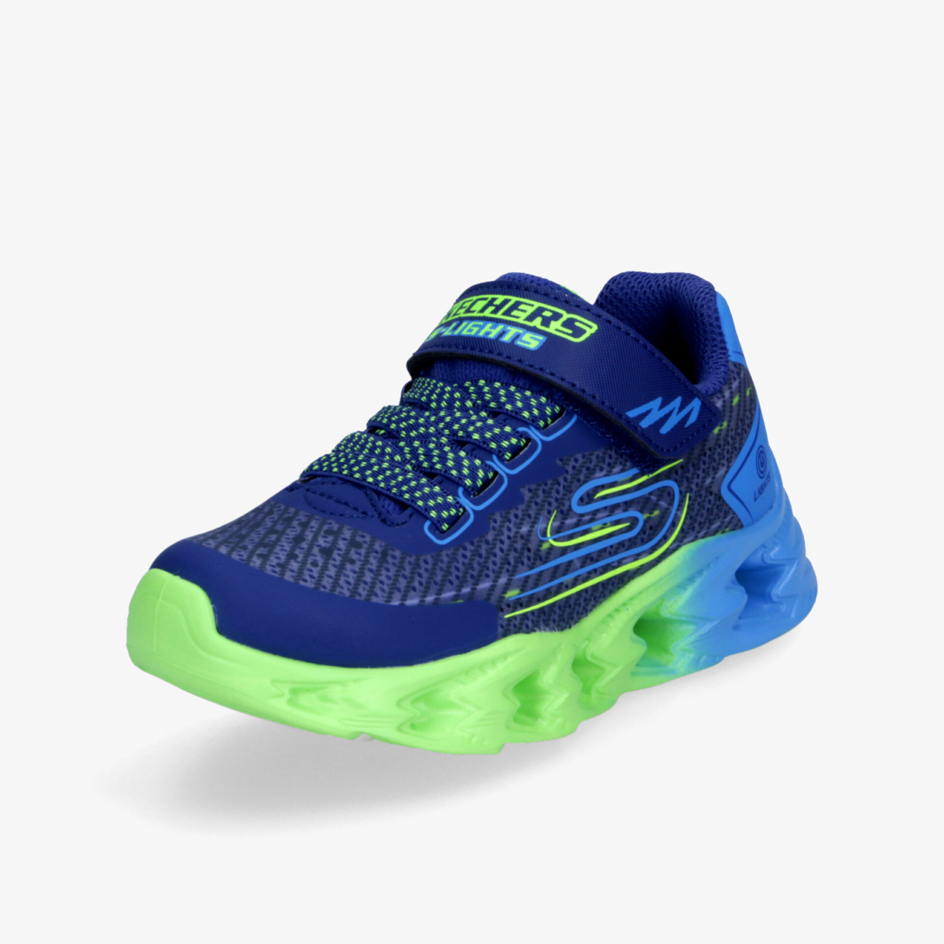 Leichter blauer Sneaker mit gepolstertem Schaft und robuster grüner Sohle, ideal für sportliche Aktivitäten