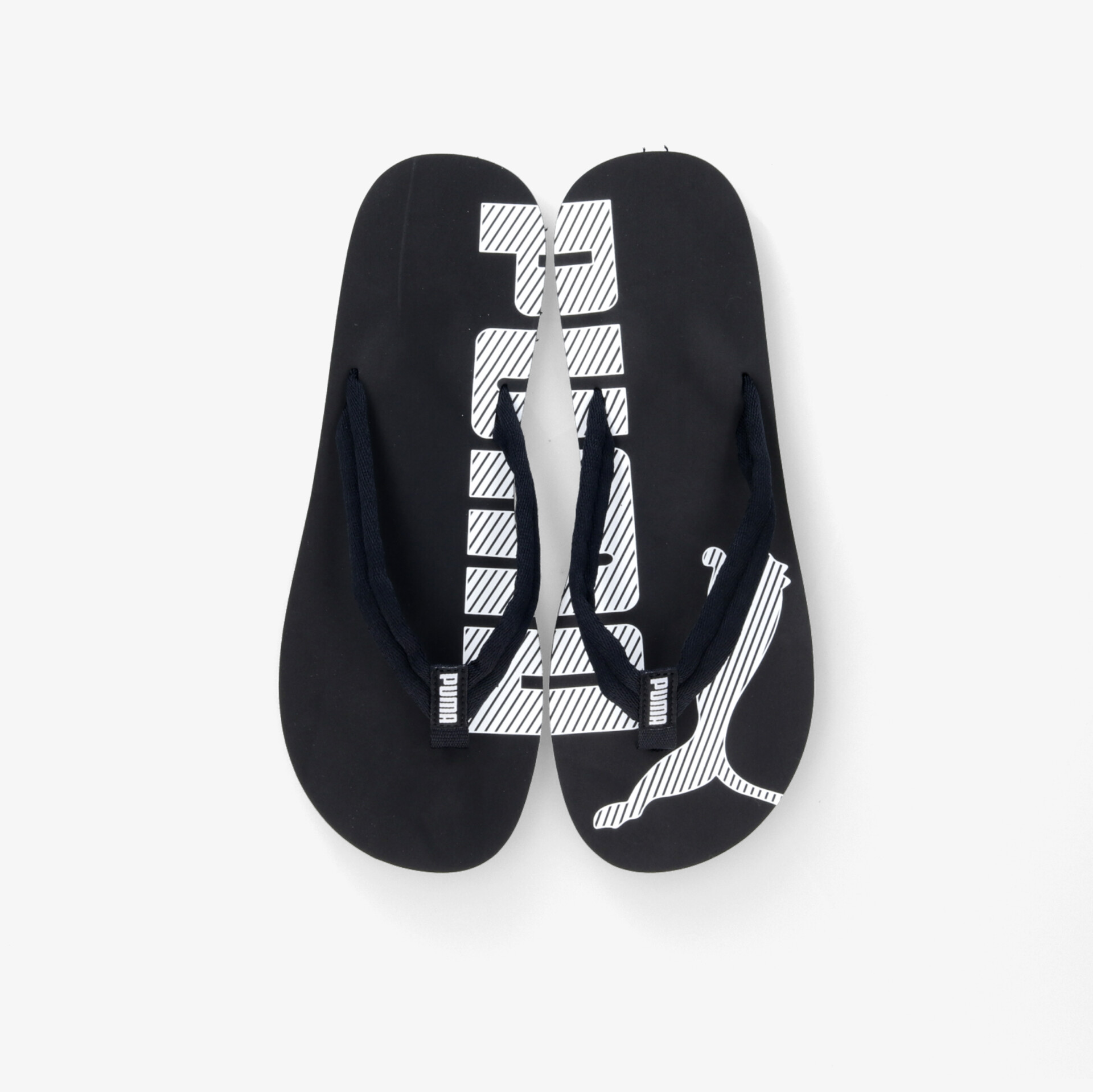 Stilvolle schwarze Flip-Flops mit markantem Logo, ideal für entspannten Tragekomfort und sicheren Halt.