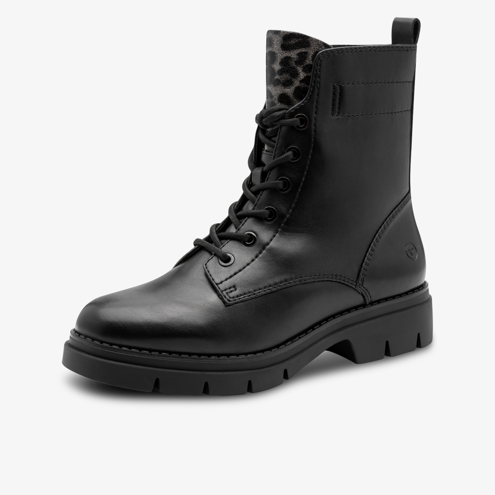 Robuster schwarzer Schnürstiefel mit profilierter Sohle und modernem Design, ideal für sicheren Halt