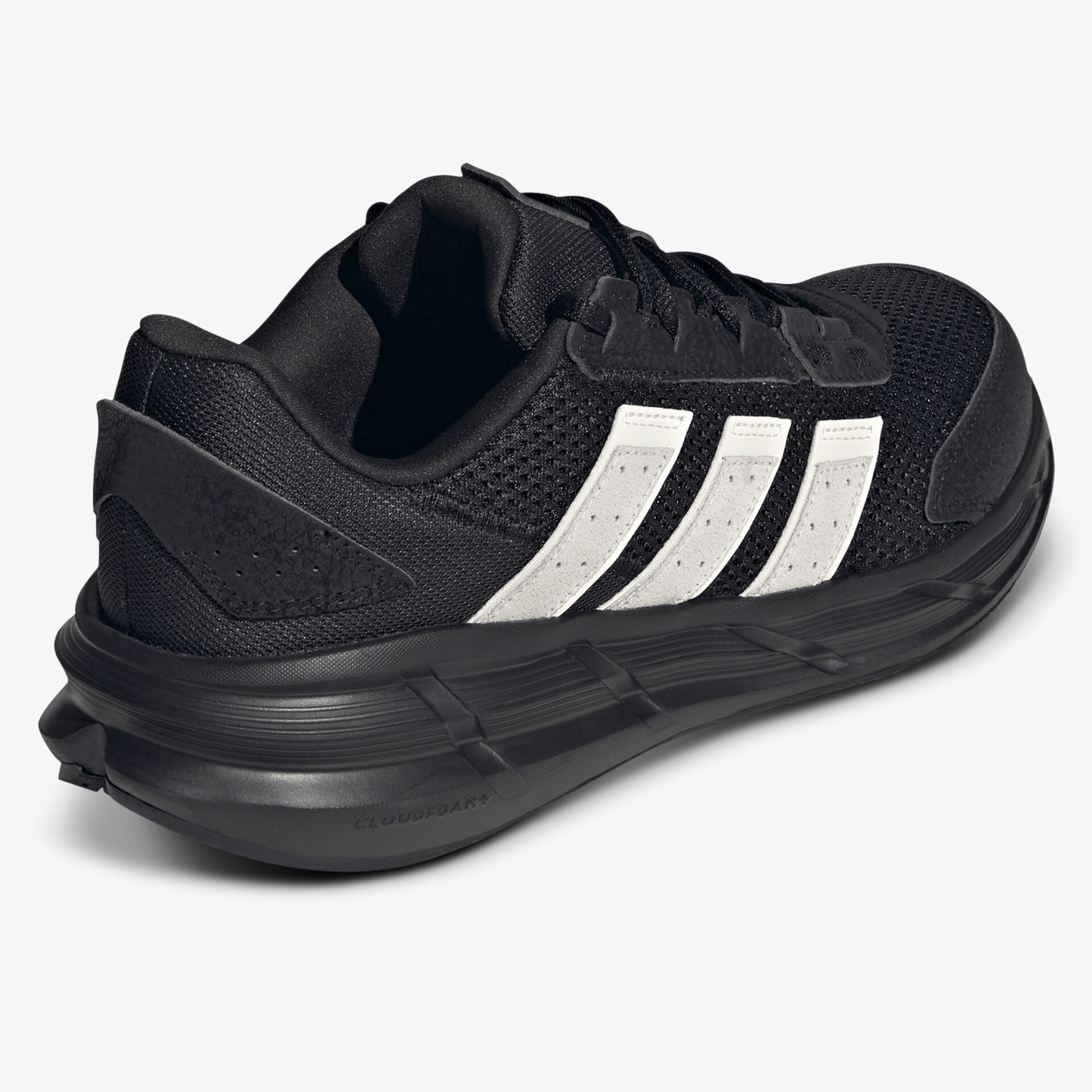 Sportlicher schwarzer Sneaker mit weißer Markenprägung, leichte und bequeme Passform für optimalen Tragekomfort