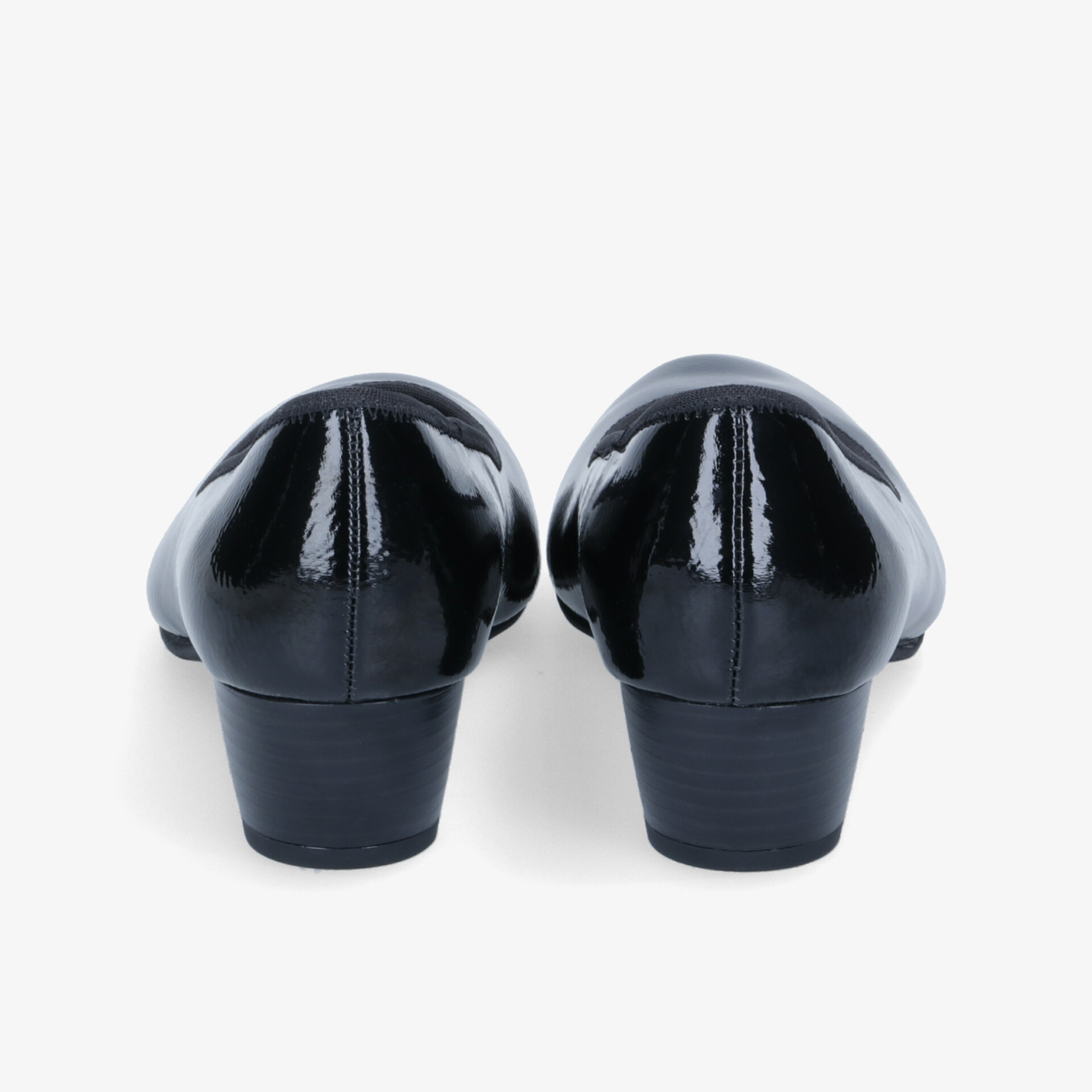 Elegante schwarze Lacklederschuhe mit bequemem Absatz im klassischen Design für stilvolles Auftreten.