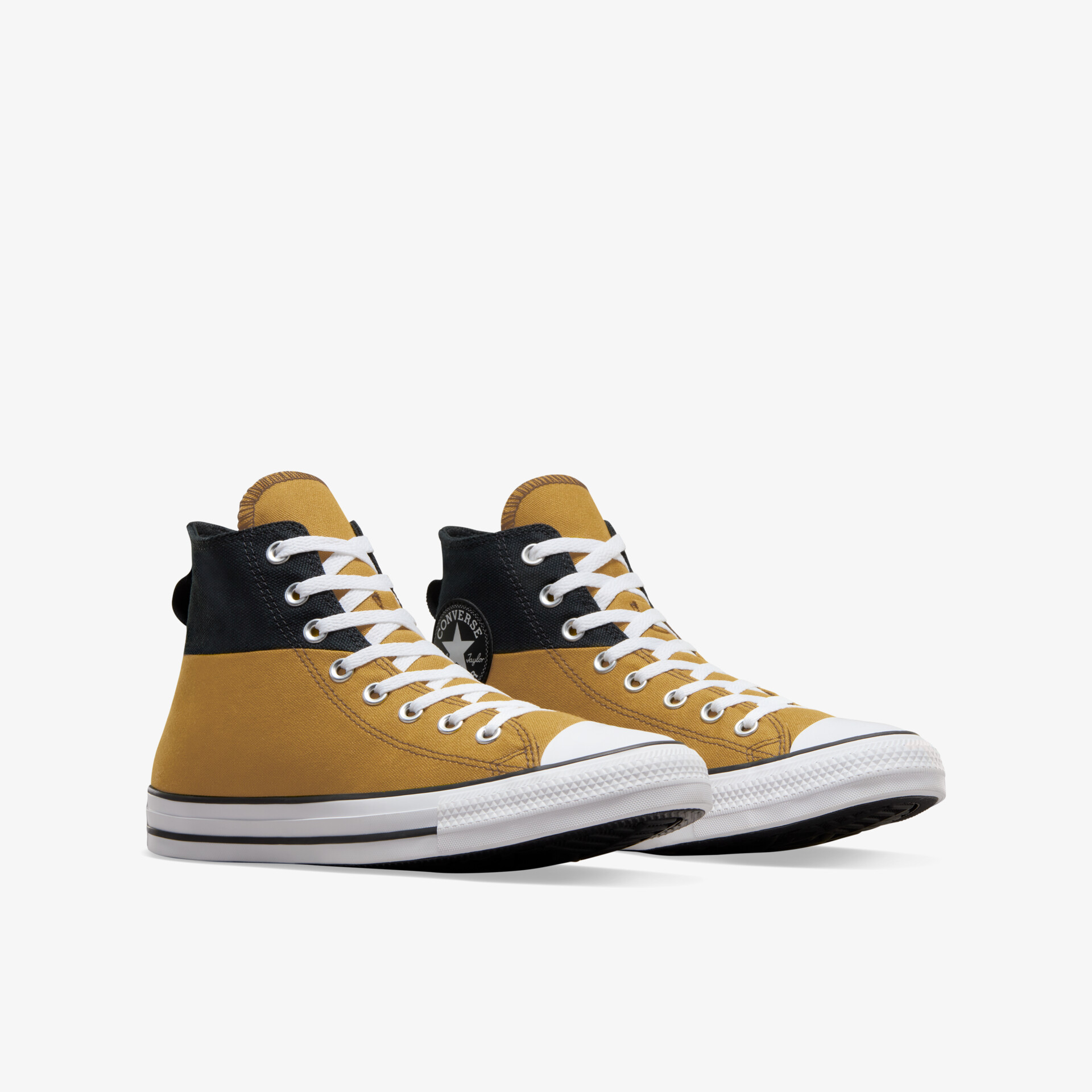 Hohes Paar gelber Canvas-Sneaker mit weißer Sohle und kontrastreicher Schnürung für sportlichen, lässigen Stil