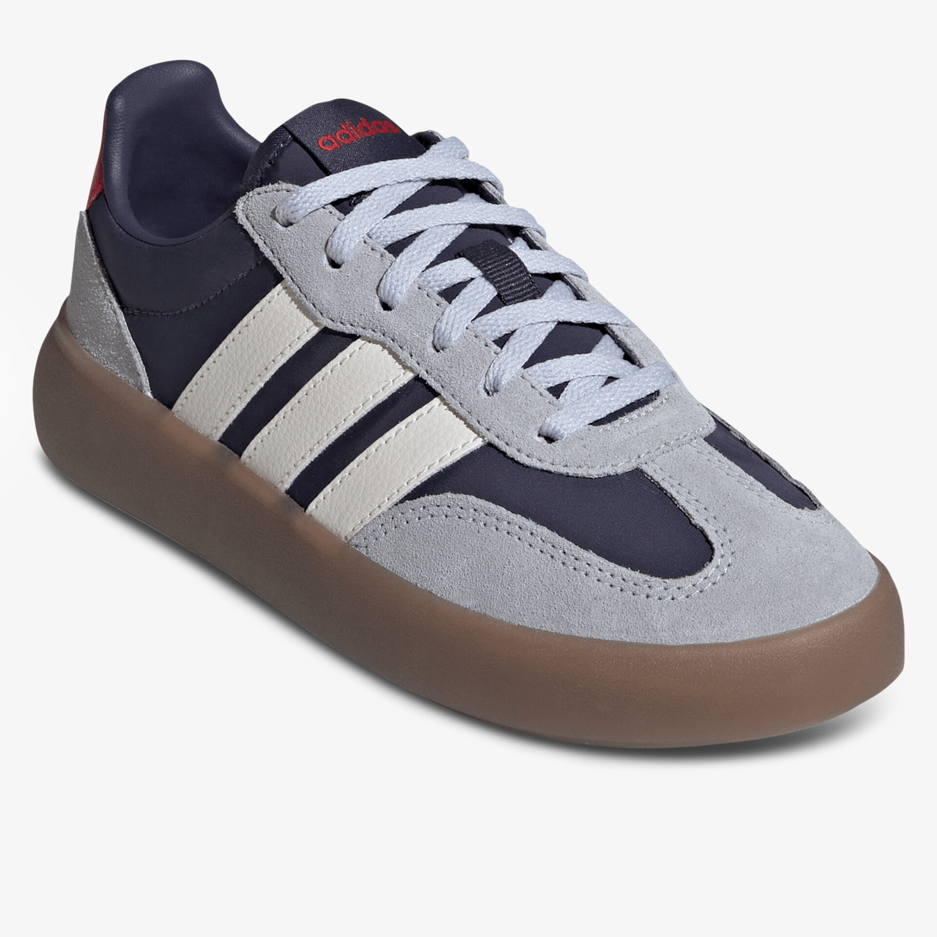 Moderner Sneaker mit bequemer Passform und kontrastierender brauner Sohle, sportliches Design