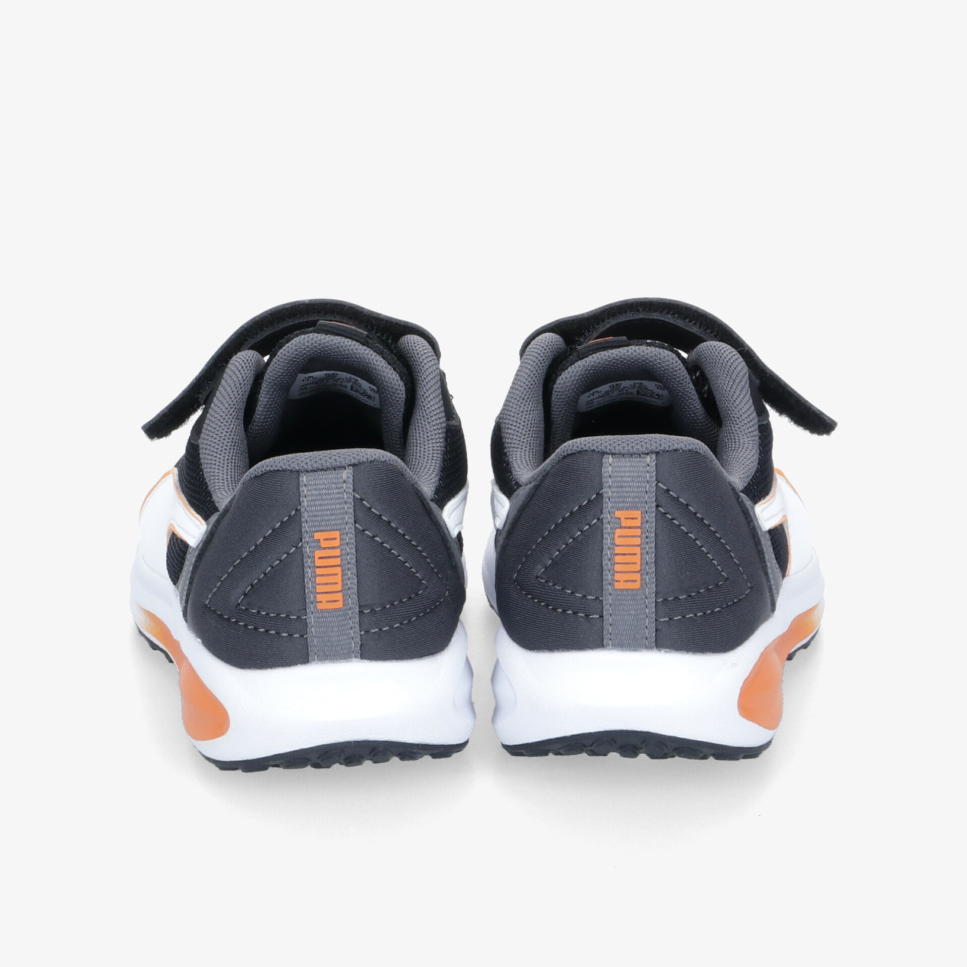 Hochwertige und stilvolle Turnschuhe mit robustem Design für optimalen Halt und Komfort.