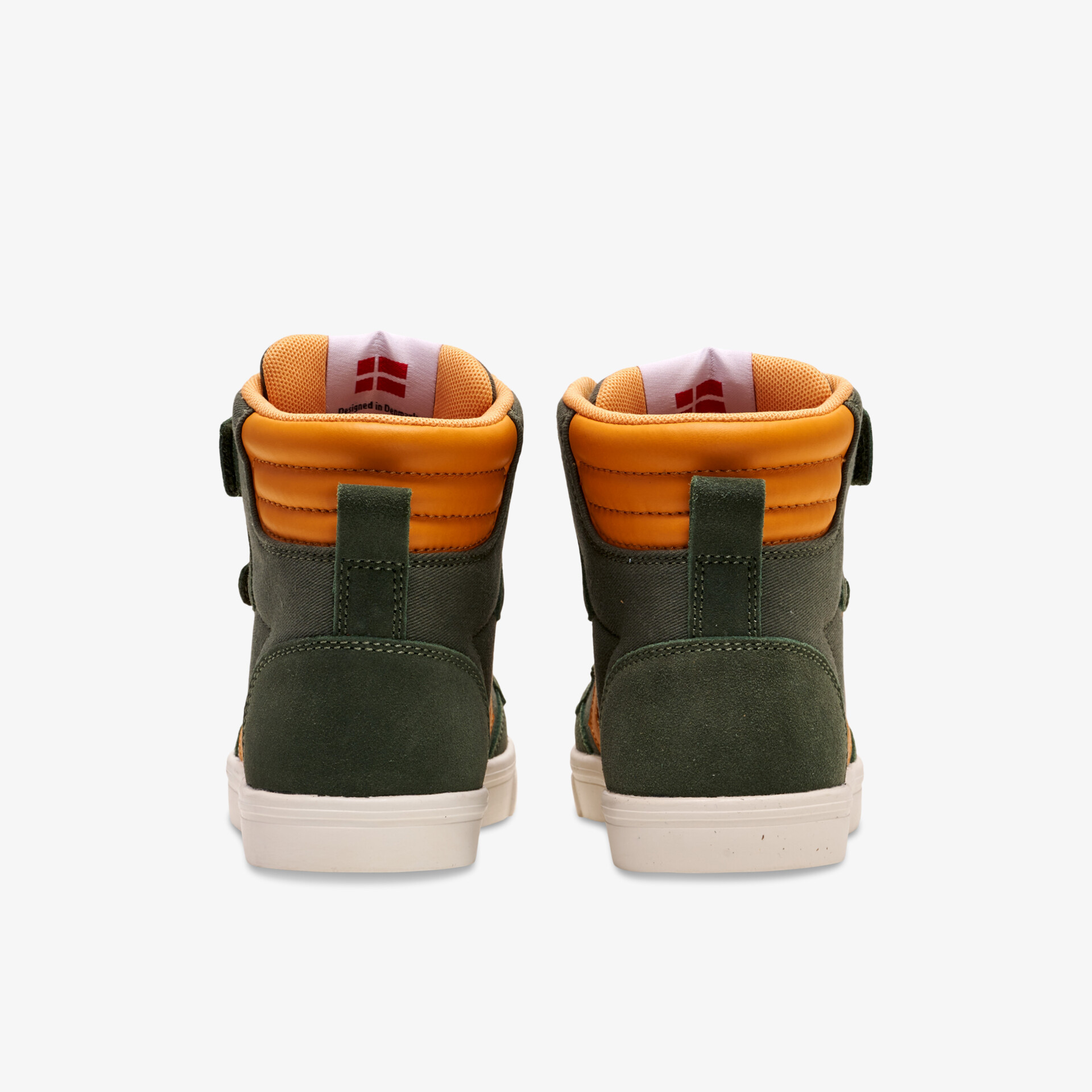 Elegante High-Top-Sneaker mit grünem Wildleder und auffälligen orangenen Details für besonderen Stil.