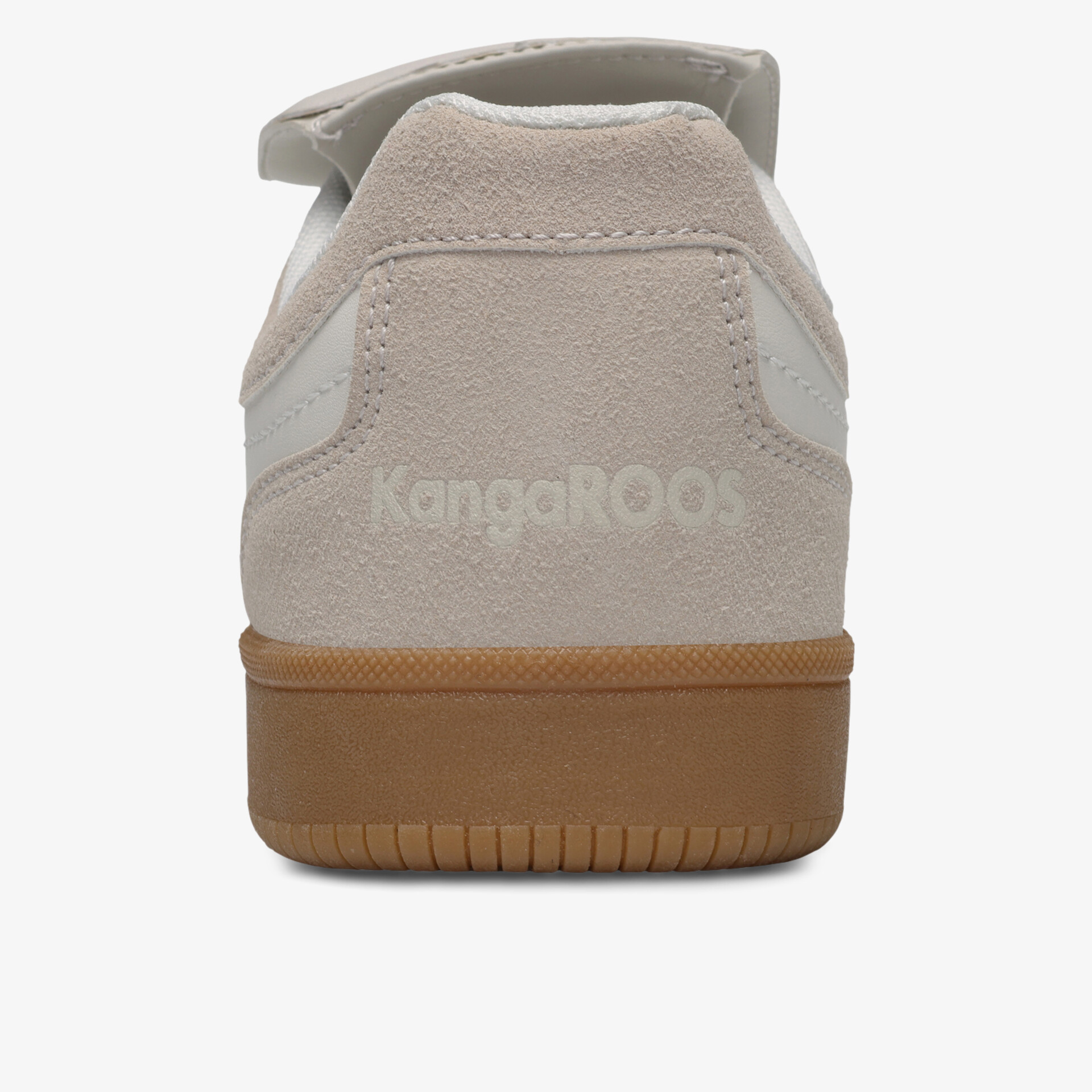 Rückansicht des beigen Veloursleder-Sneakers mit brauner Gummisohle und Känguru Logo