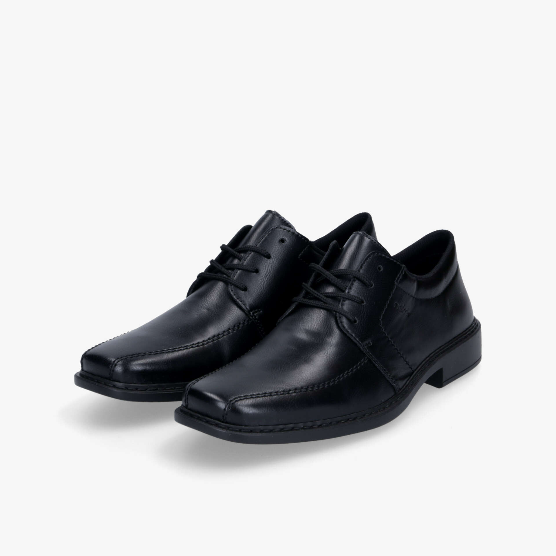 Elegantes schwarzes Lederschuhpaar mit spitzer Form und hochwertiger Verarbeitung für formelle Anlässe