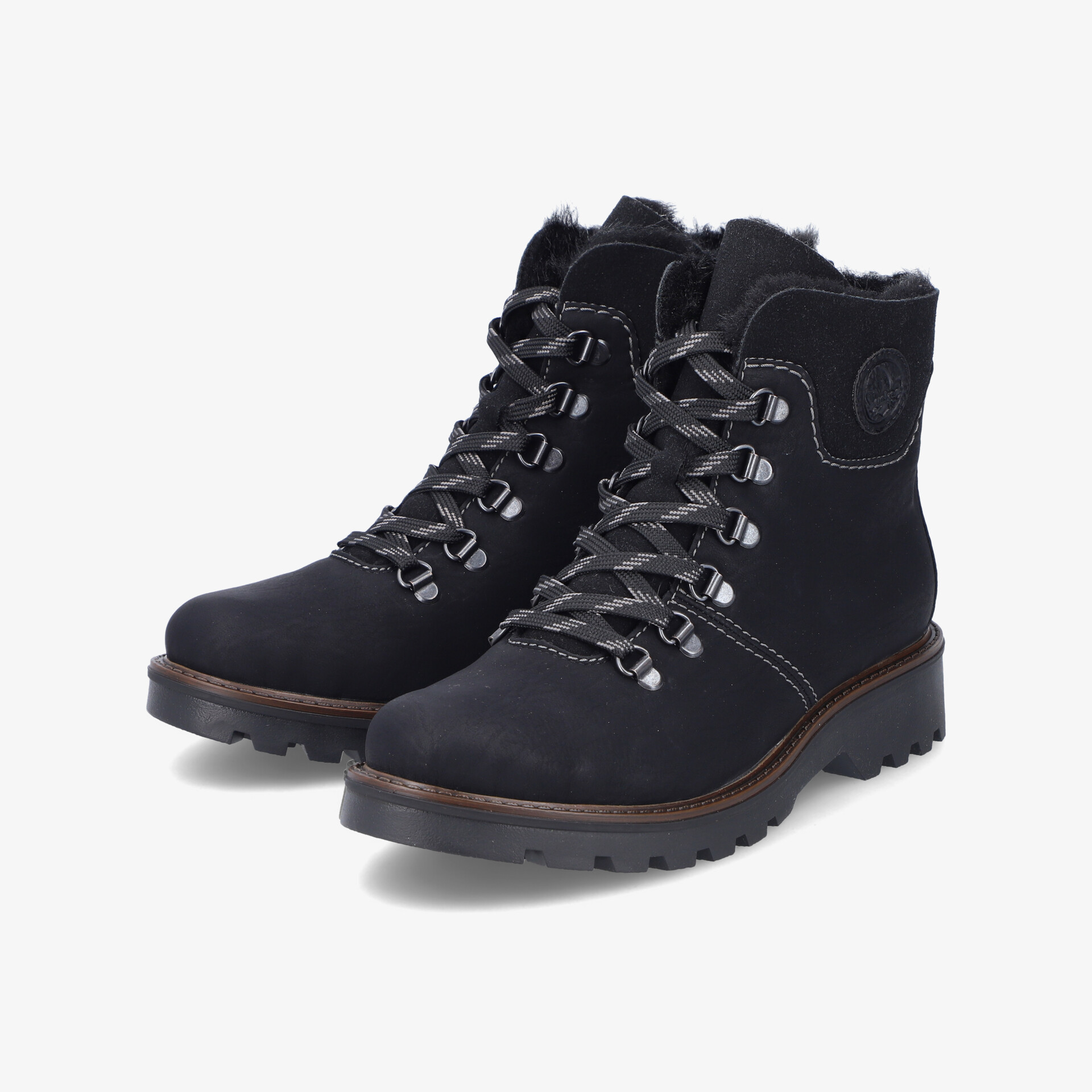 Schwarzes robustes Paar Winterstiefel mit griffiger Profilsohle und bequemen Schnürverschluss