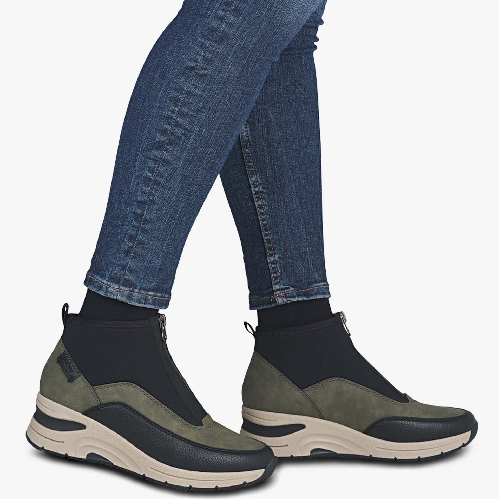 Moderne und sportliche Schuhe mit atmungsaktivem Material und rutschfester Sohle, bequem und flexibel getragen