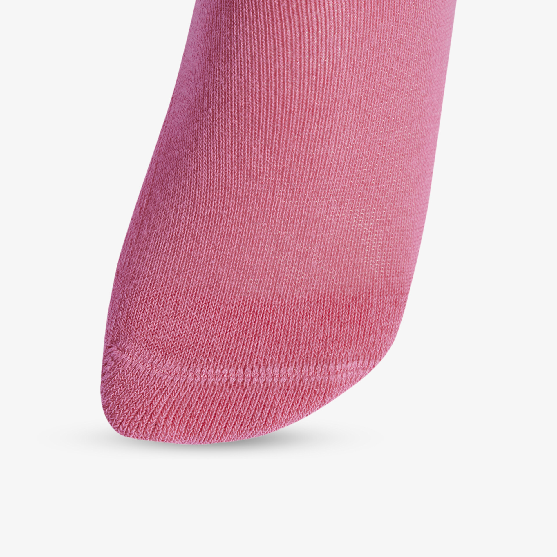 Detailansicht eines rosa Strumpfs, der weich und elastisch mit feiner Struktur und hohem Tragekomfort zeigt